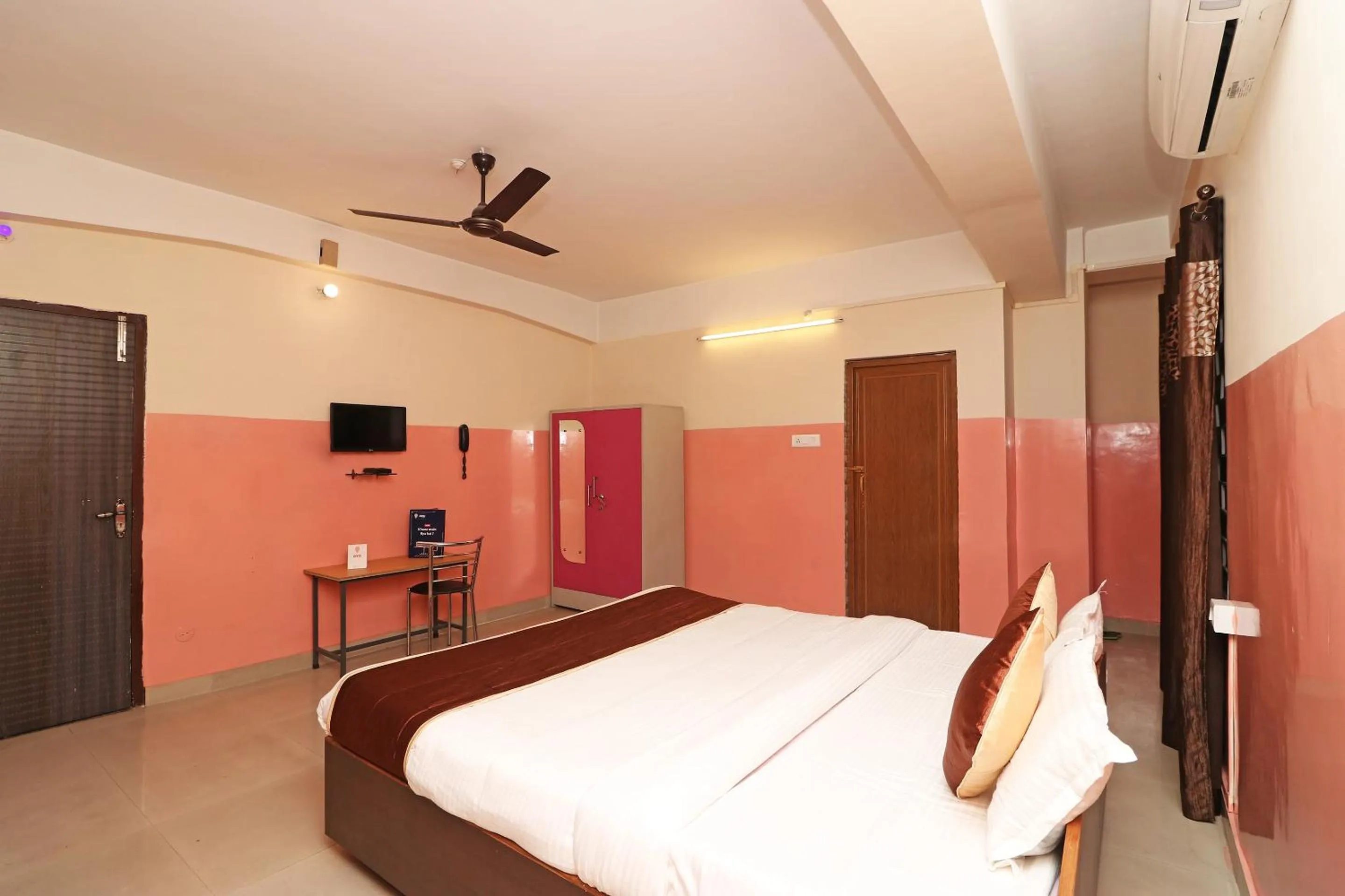Lobby or reception, Bed in Hotel O Prabha Palace Lodge