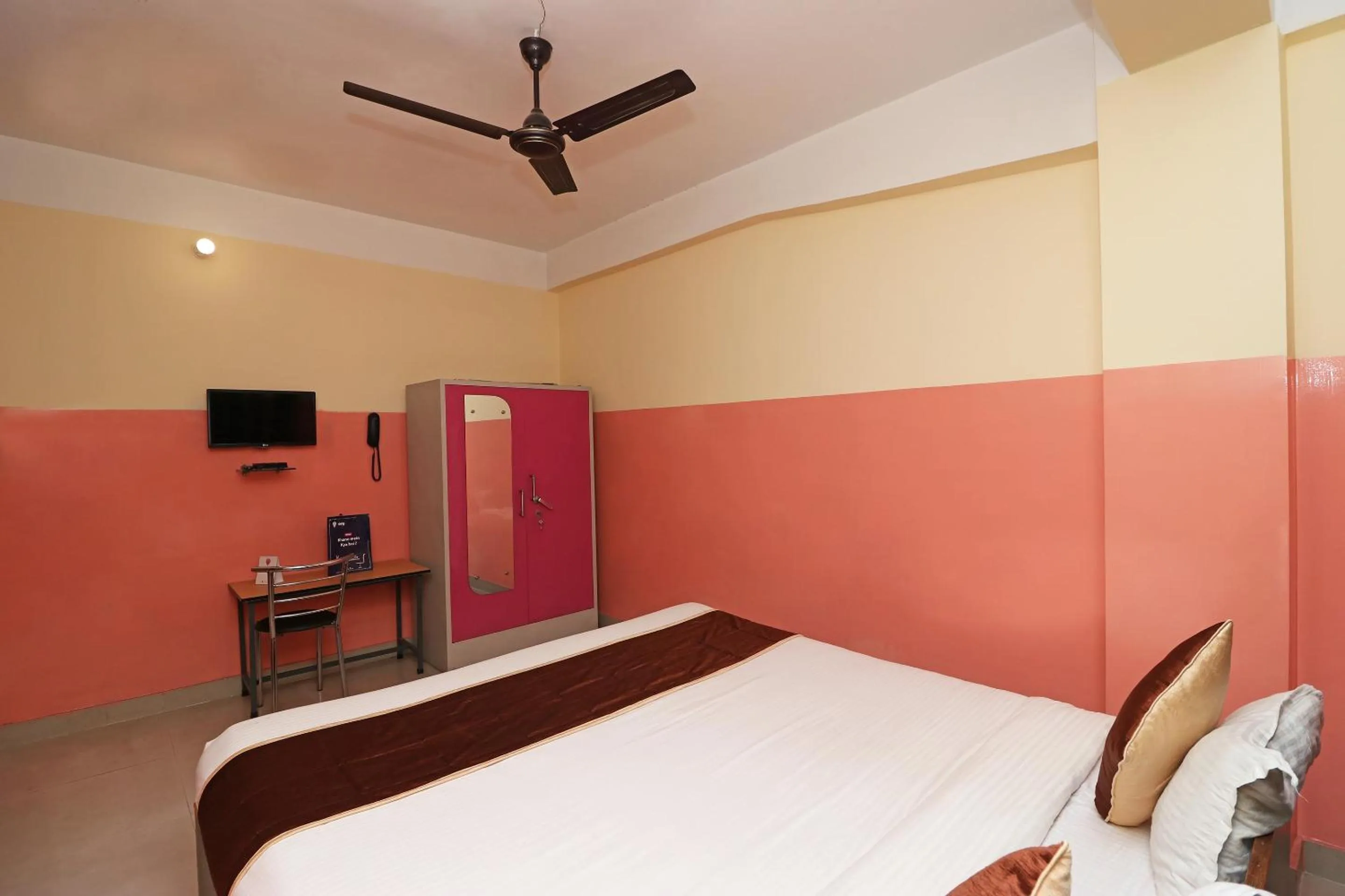 Bedroom, Bed in Hotel O Prabha Palace Lodge