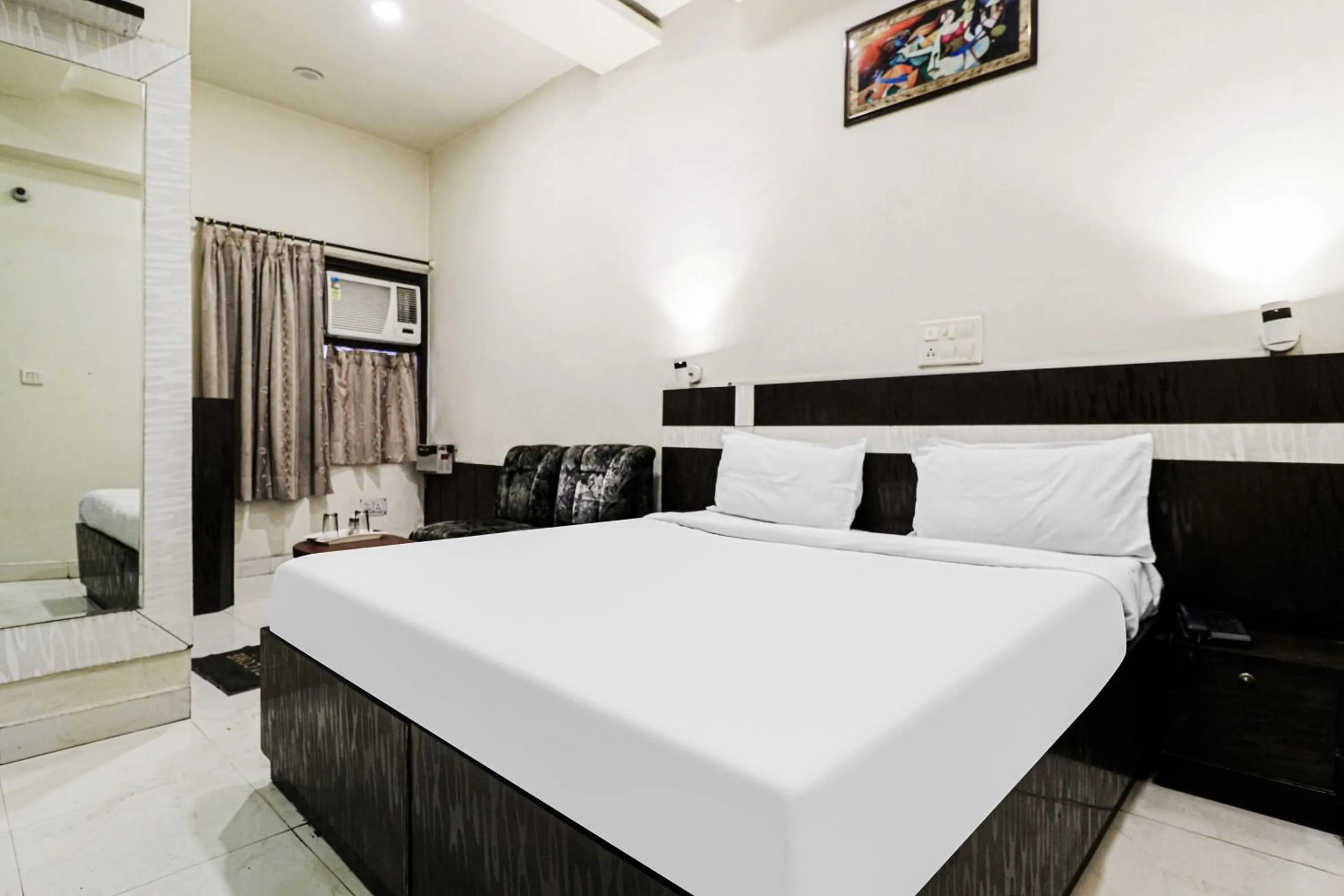 Bedroom, Bed in Hotel O Surya