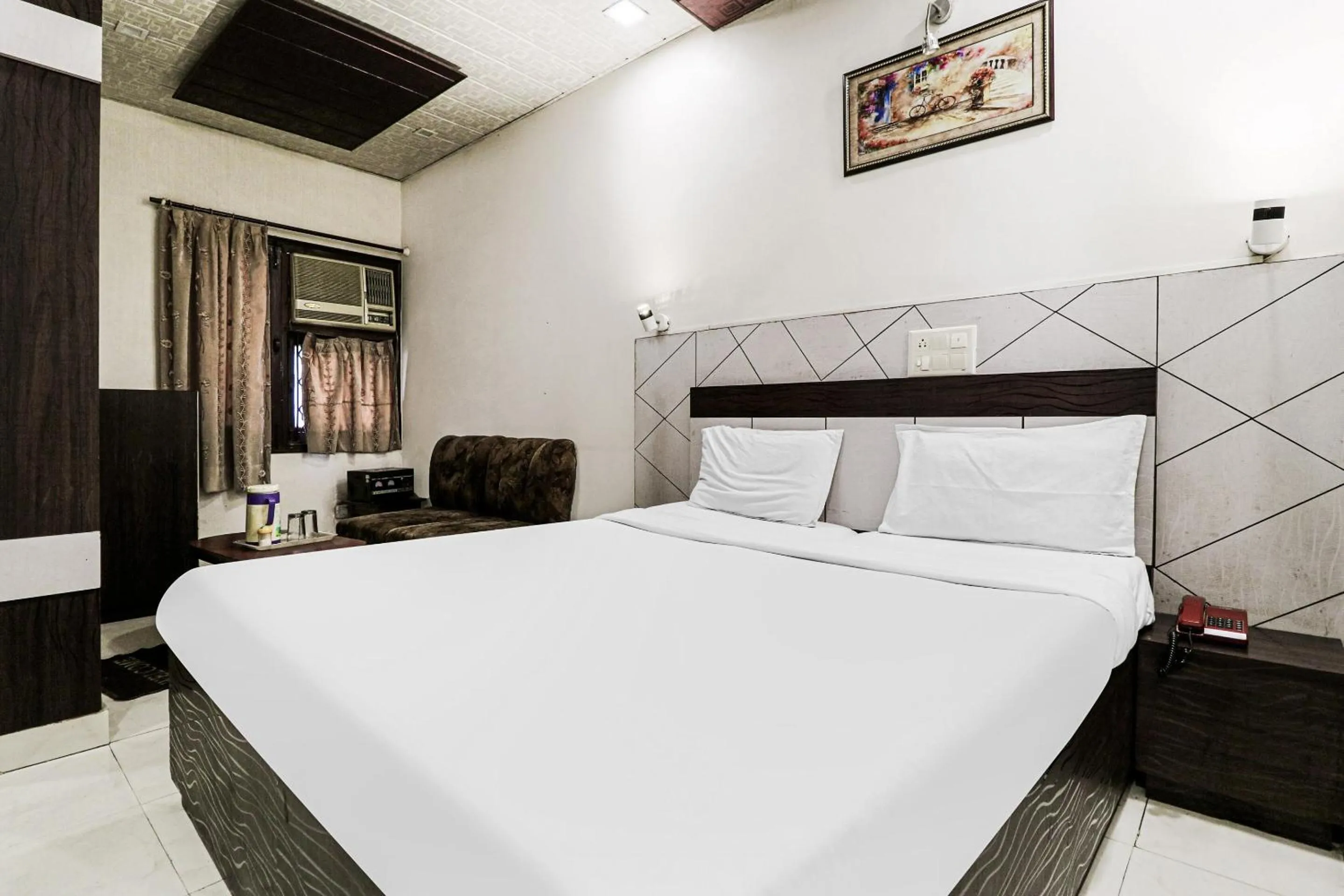 Bedroom, Bed in Hotel O Surya