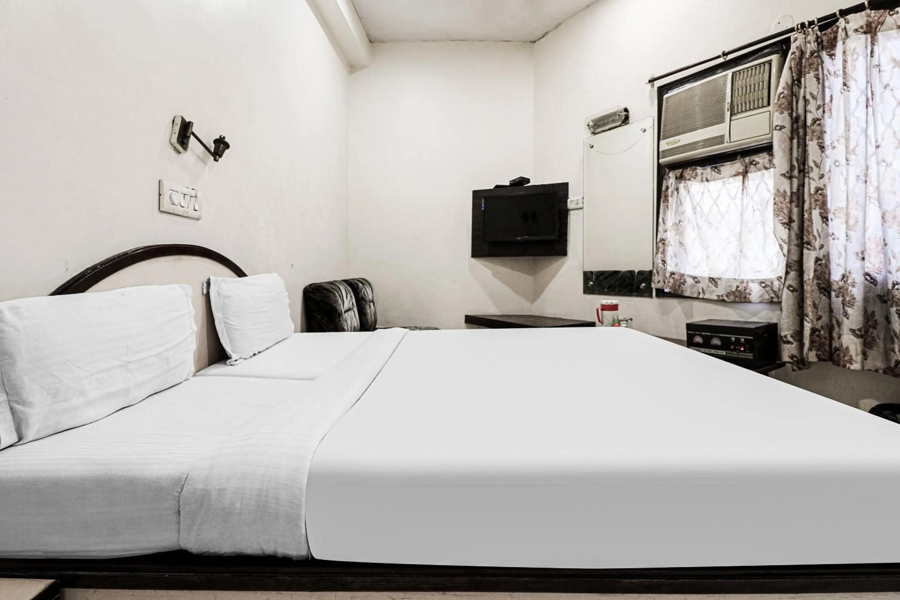 Lobby or reception, Bed in Hotel O Surya