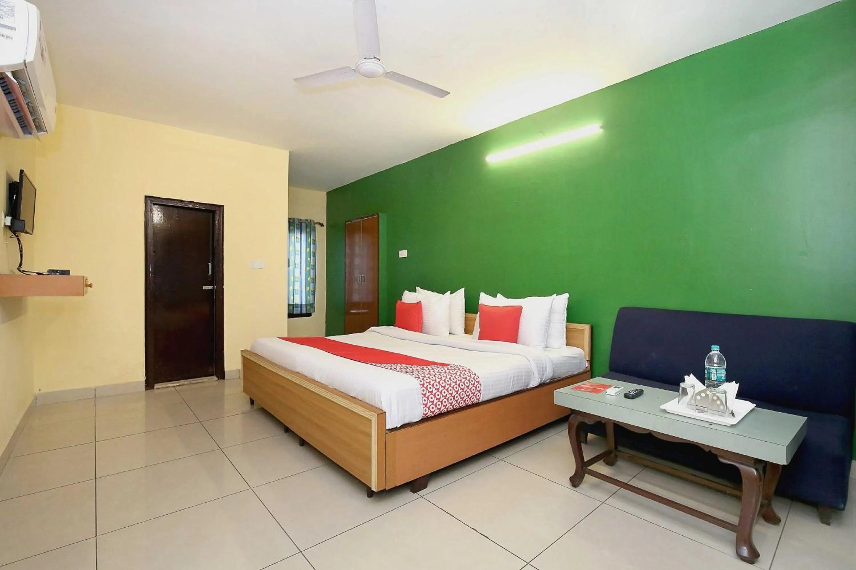 Bedroom, Bed in Hotel O Rajmahal