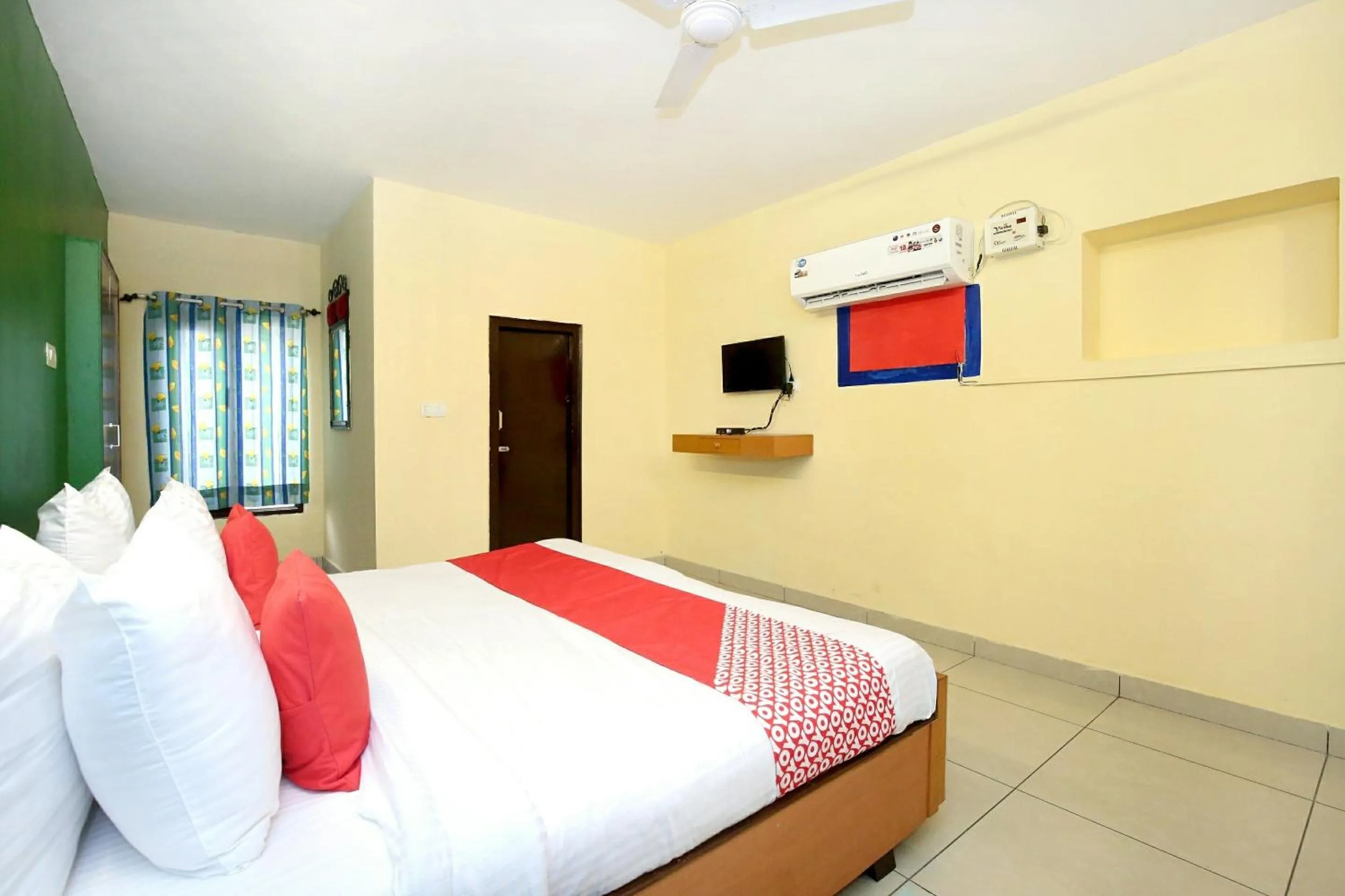 Bedroom, Bed in Hotel O Rajmahal