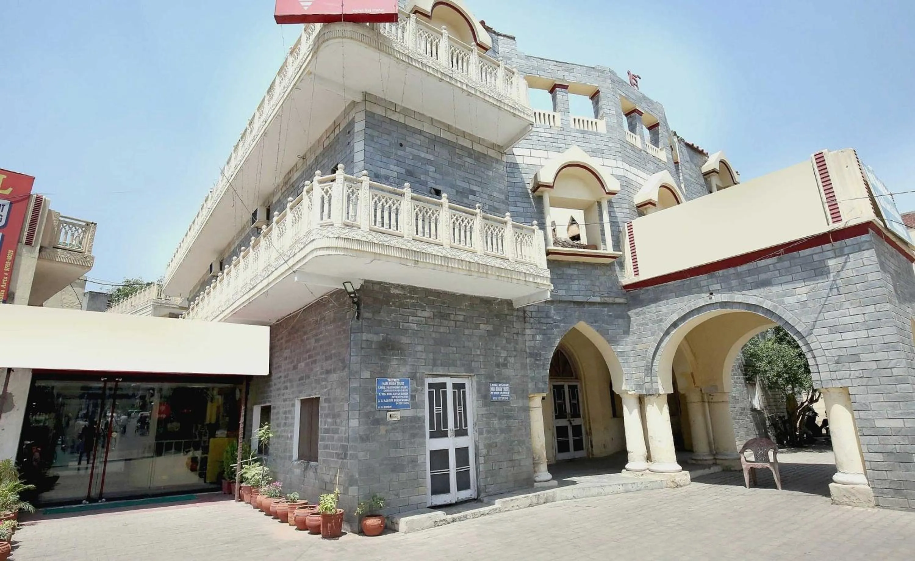 Facade/entrance in Hotel O Rajmahal