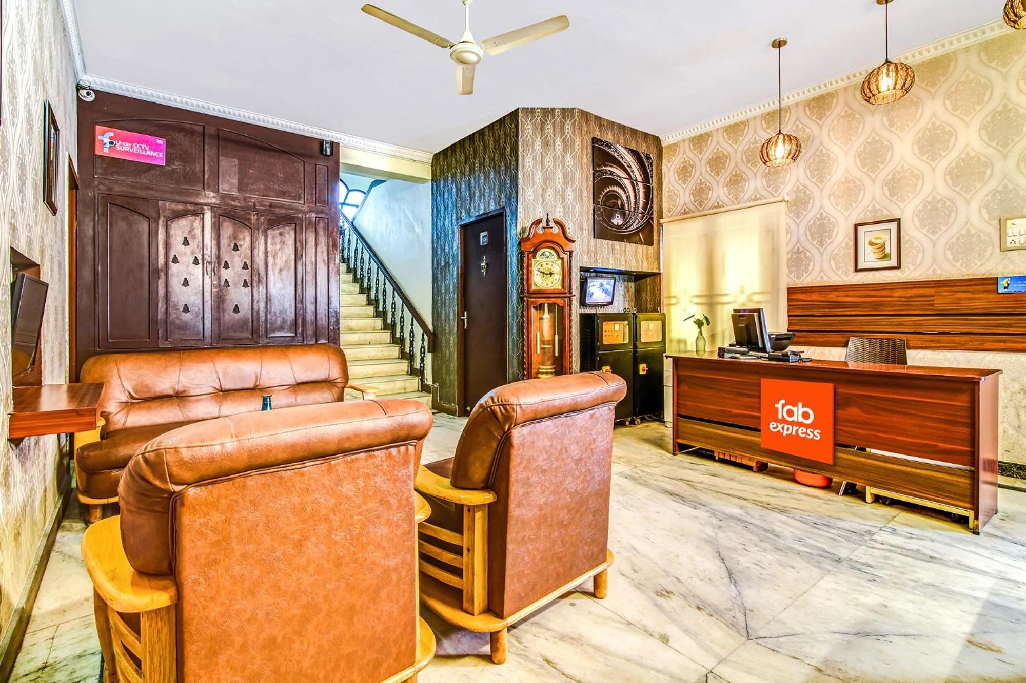 Lobby or reception in FabExpress Nestlay Rooms - Nr ACS Medical hospital & Apollo Speaciality Hospitals