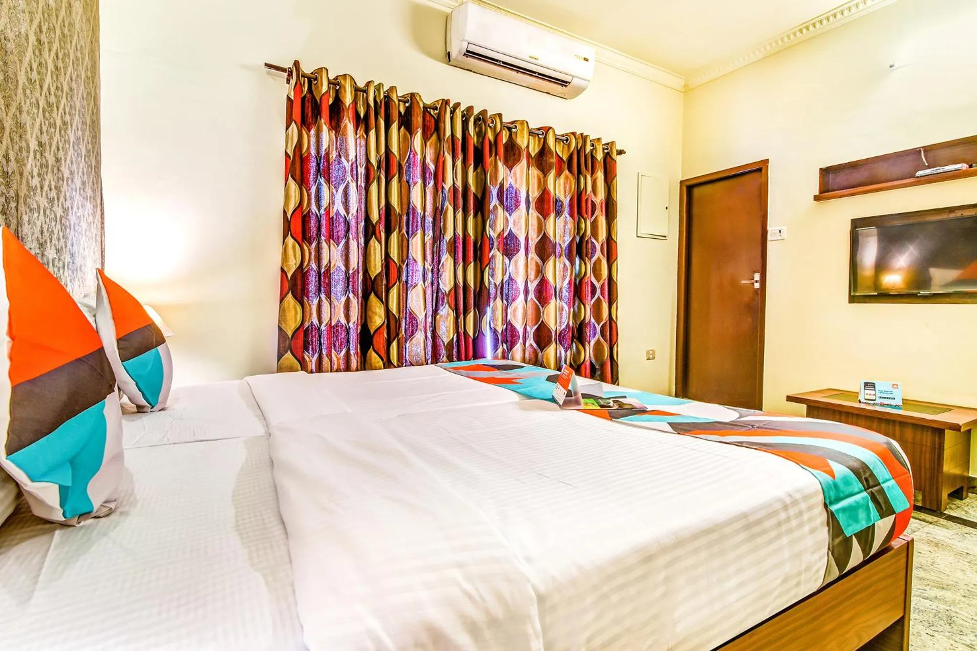 Bedroom, Bed in FabExpress Nestlay Rooms - Nr ACS Medical hospital & Apollo Speaciality Hospitals