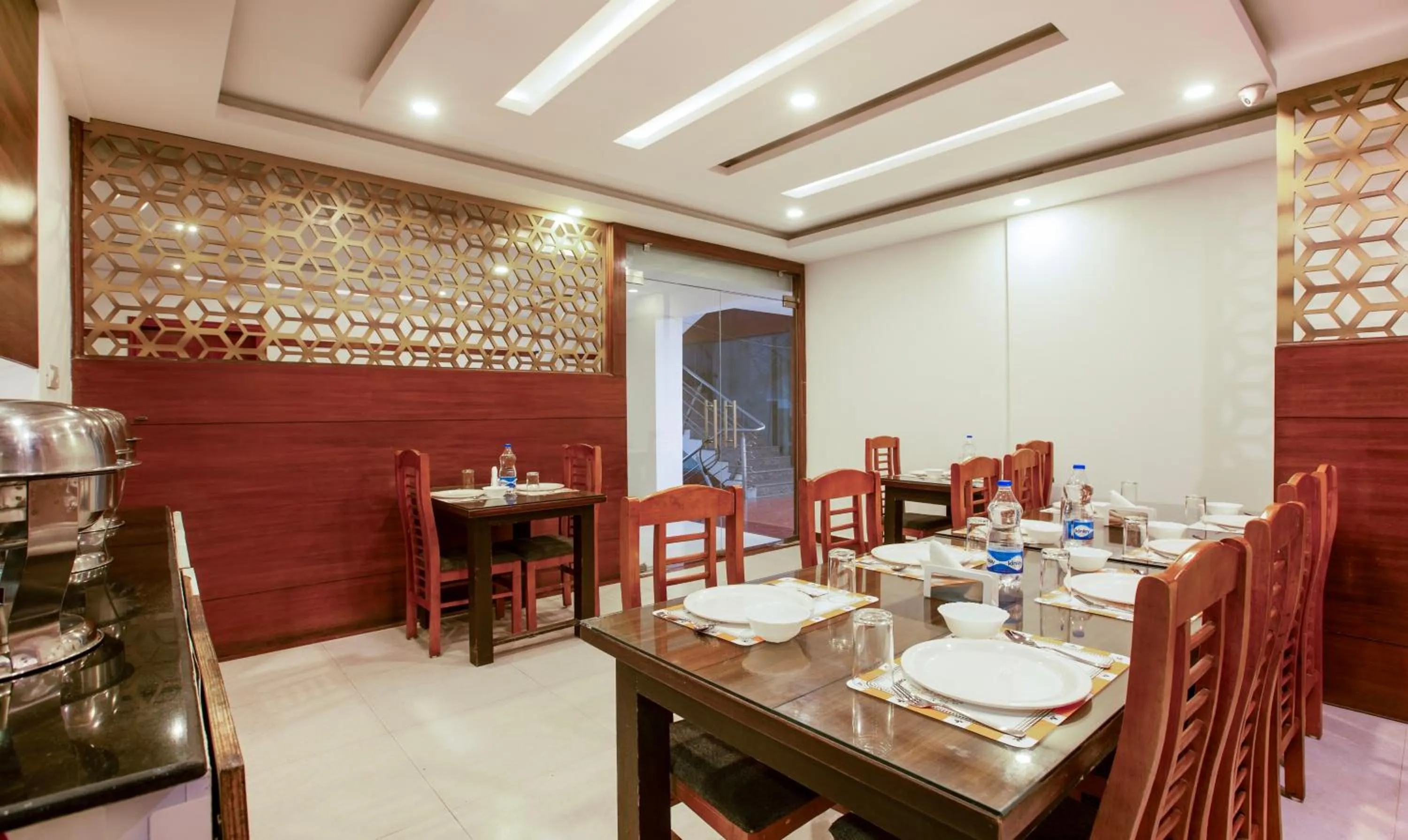 Dining area in Treebo New Plus Point