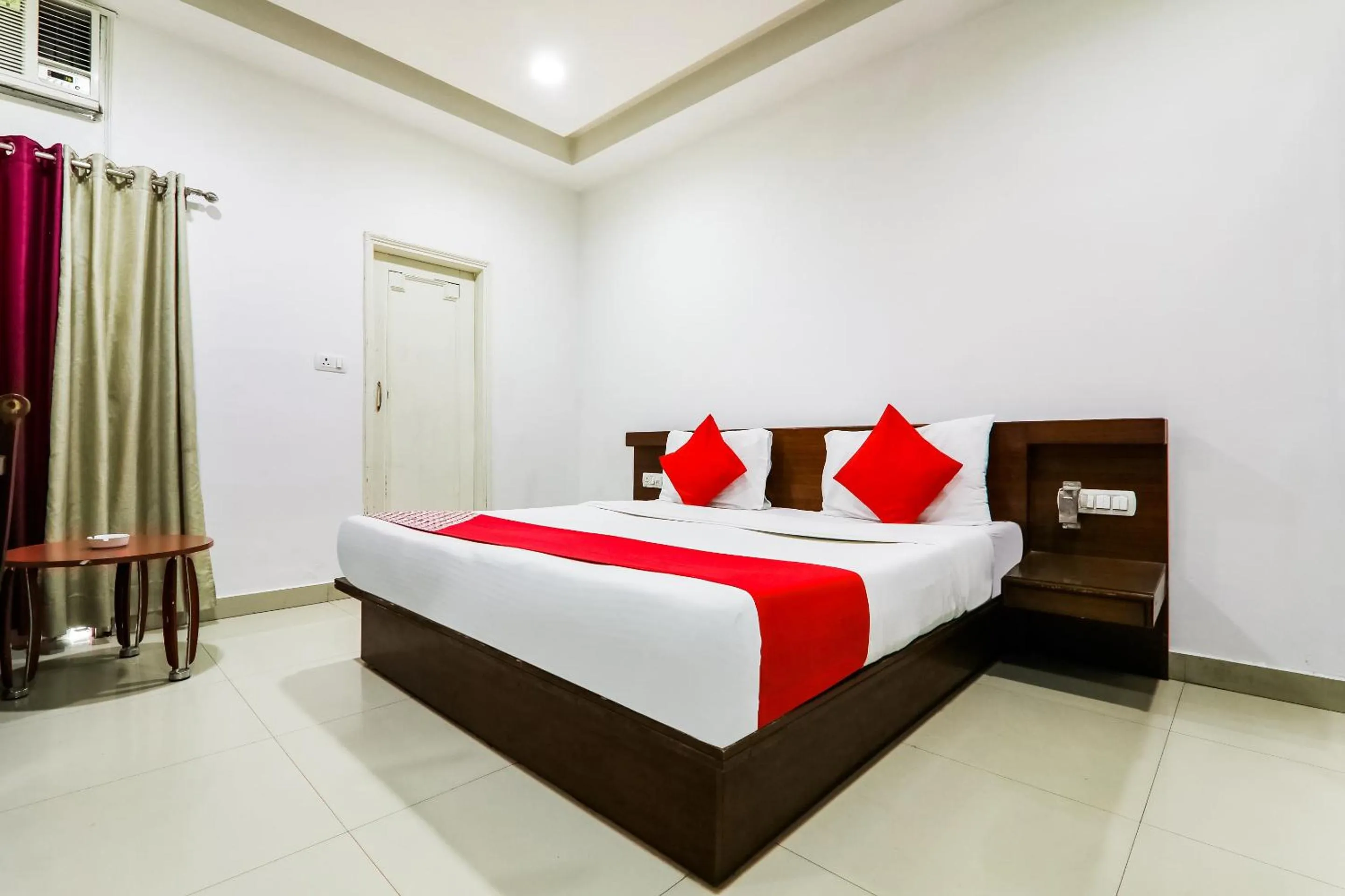 Bedroom in Super Hotel O Resort Sita Kiran