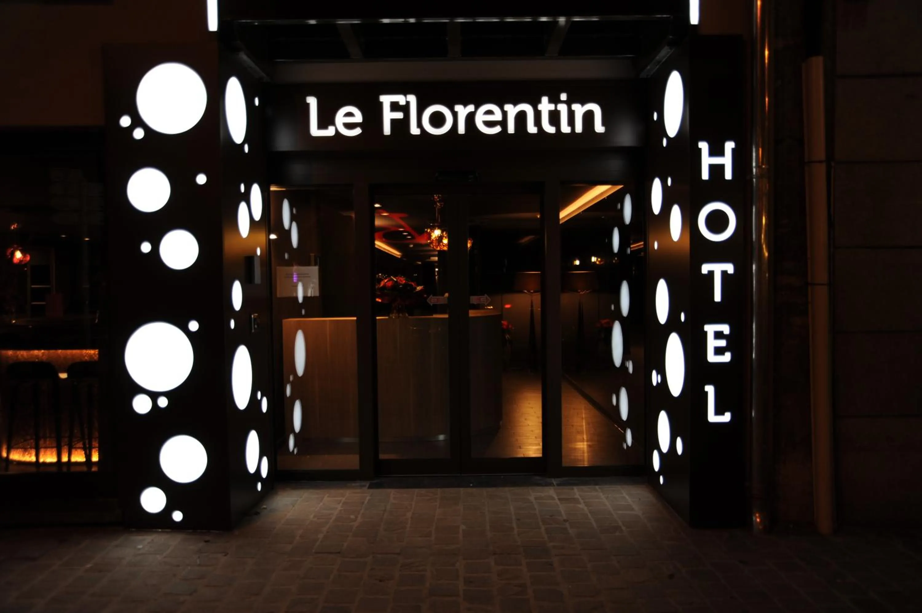 Facade/entrance in Le Florentin