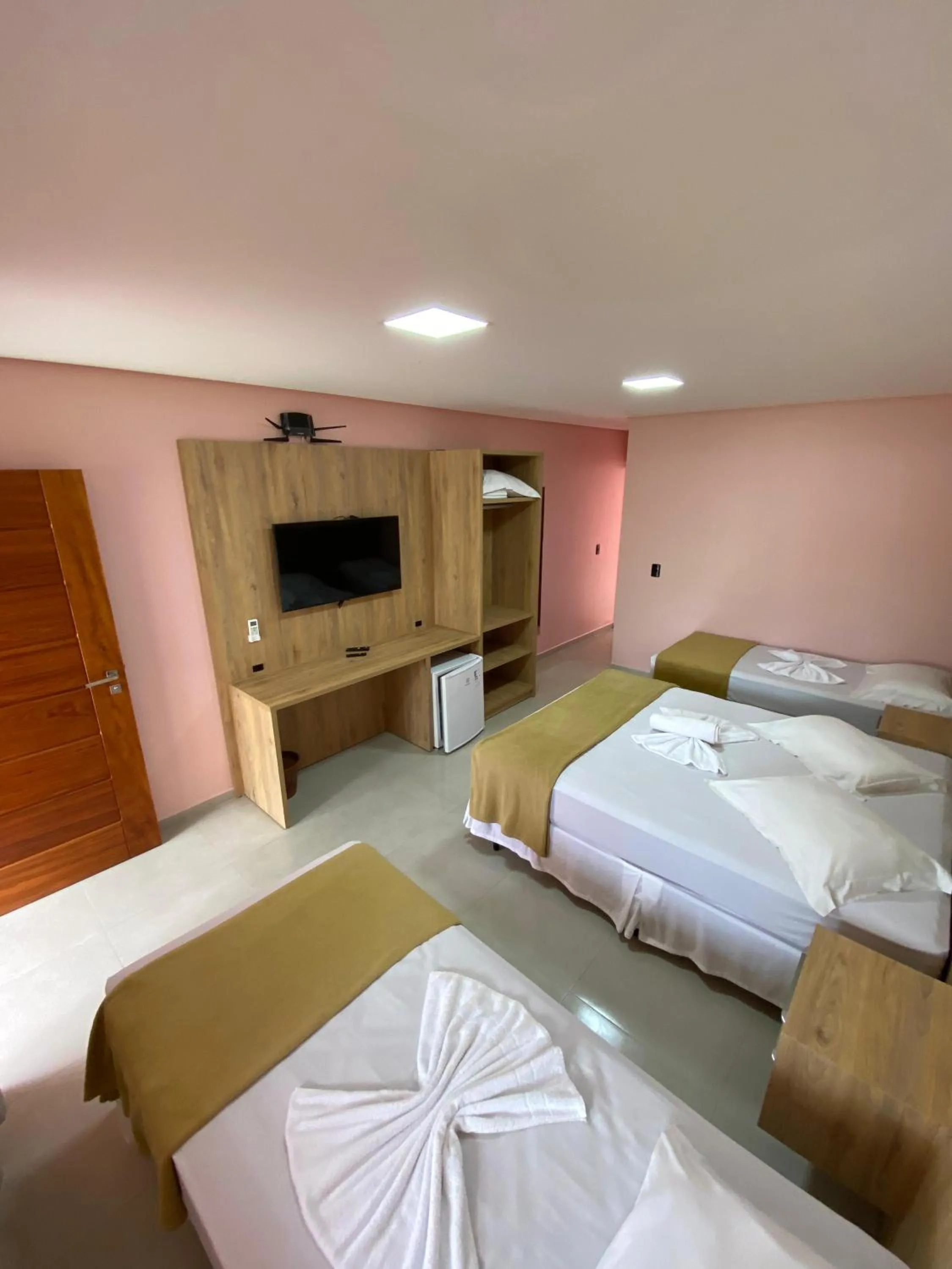 Photo of the whole room, Bed in Pousada Baía dos Açores