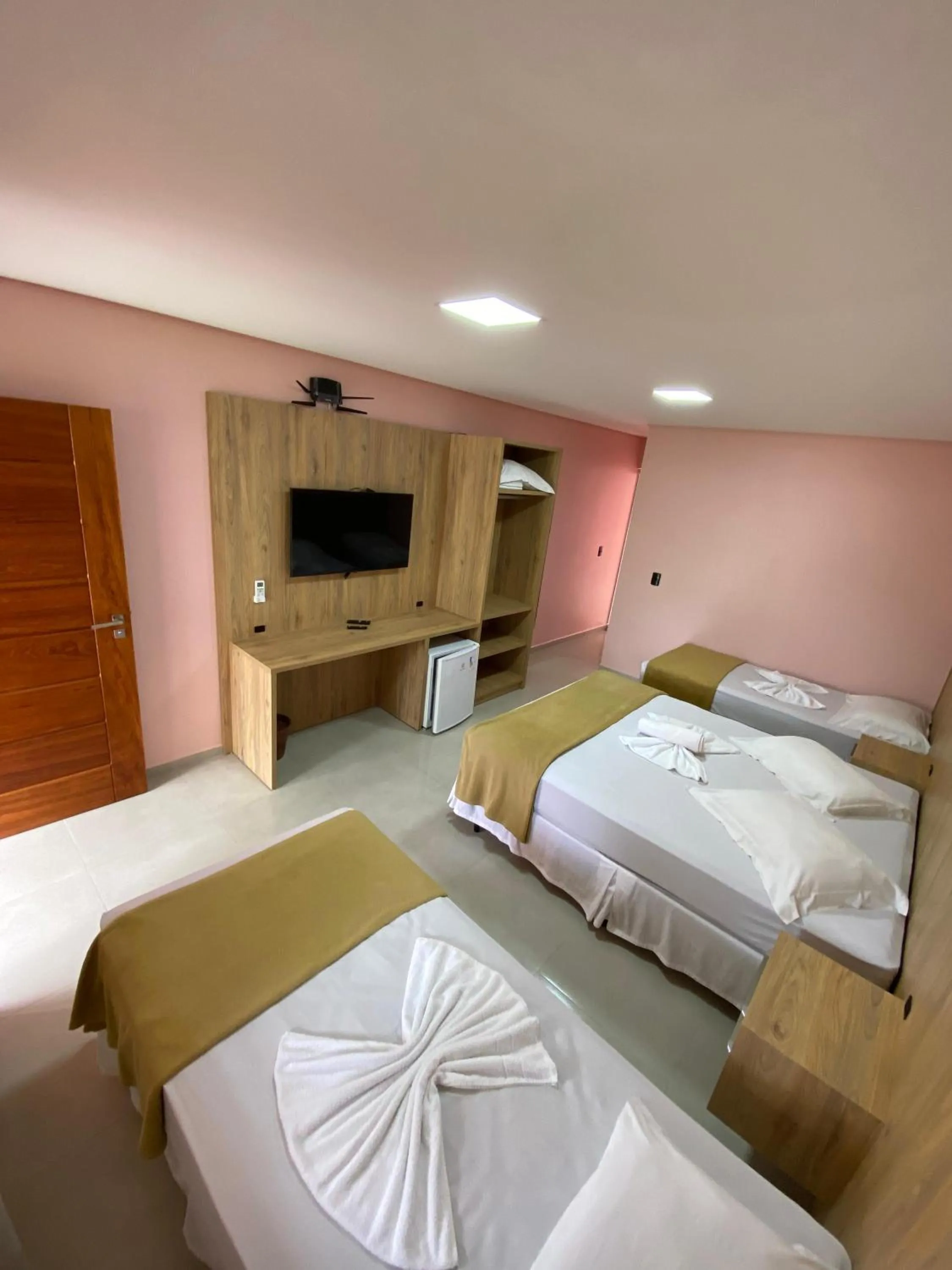 Photo of the whole room, Bed in Pousada Baía dos Açores