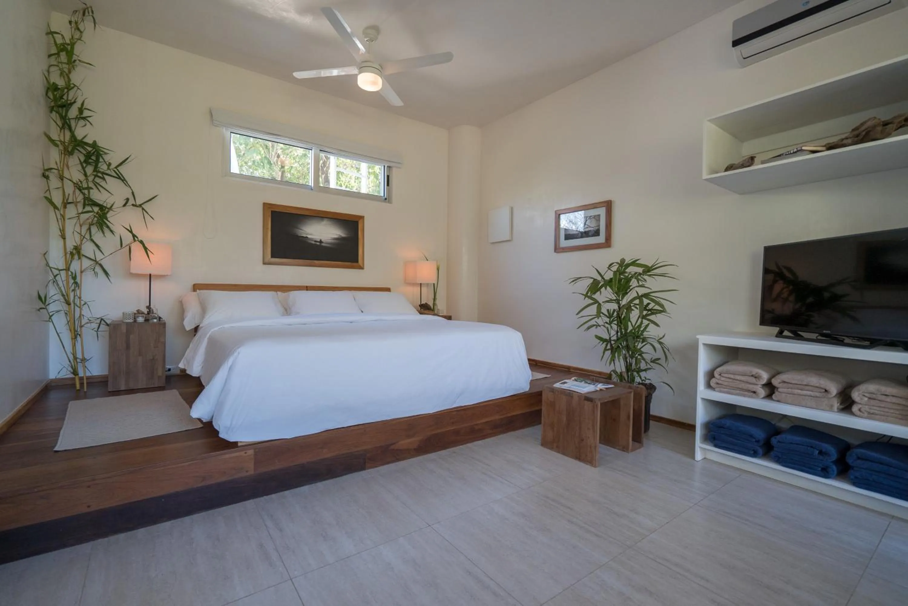 Decorative detail, Bed in Moana Surf Resort