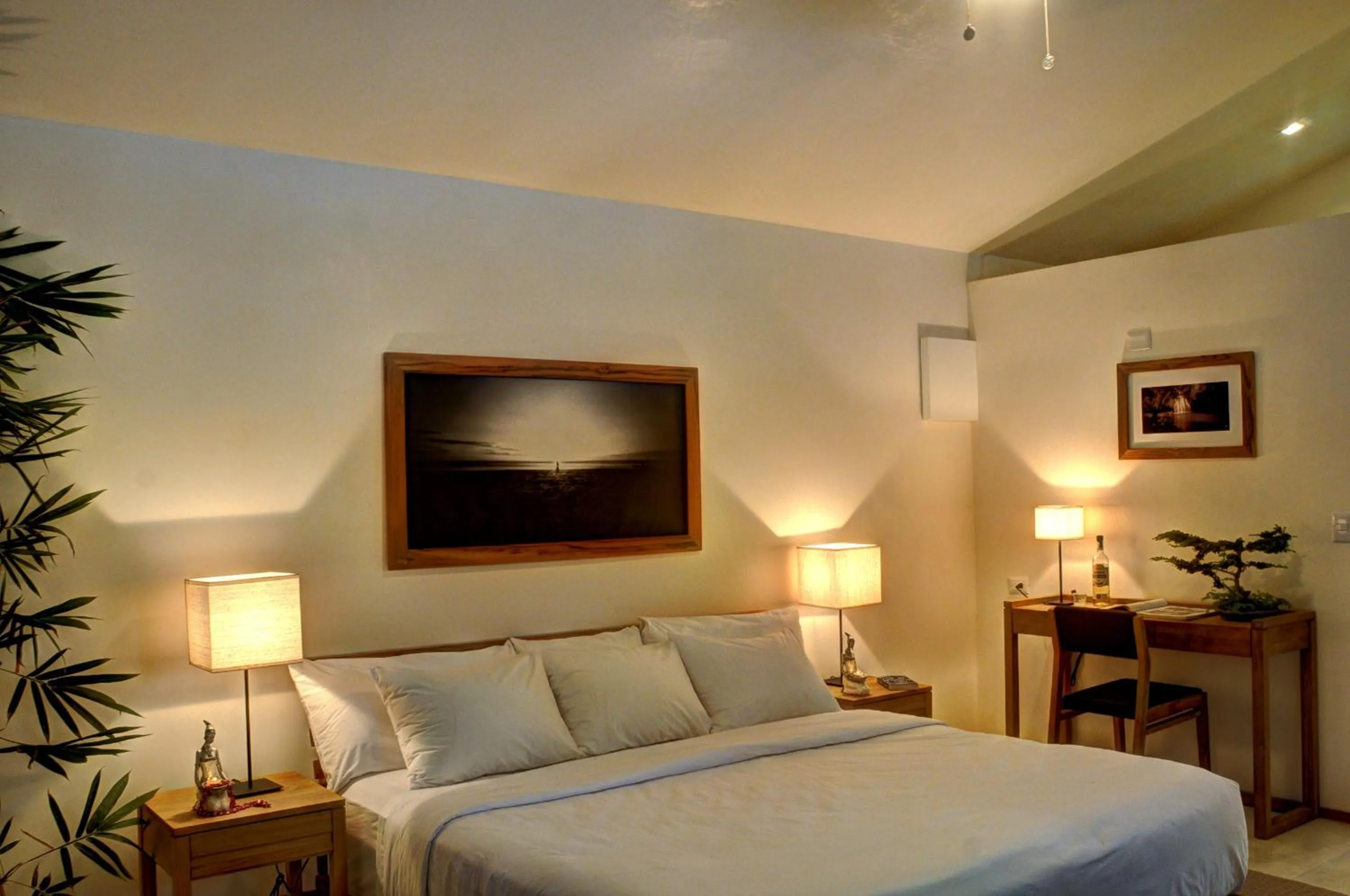 Bedroom, Bed in Moana Surf Resort