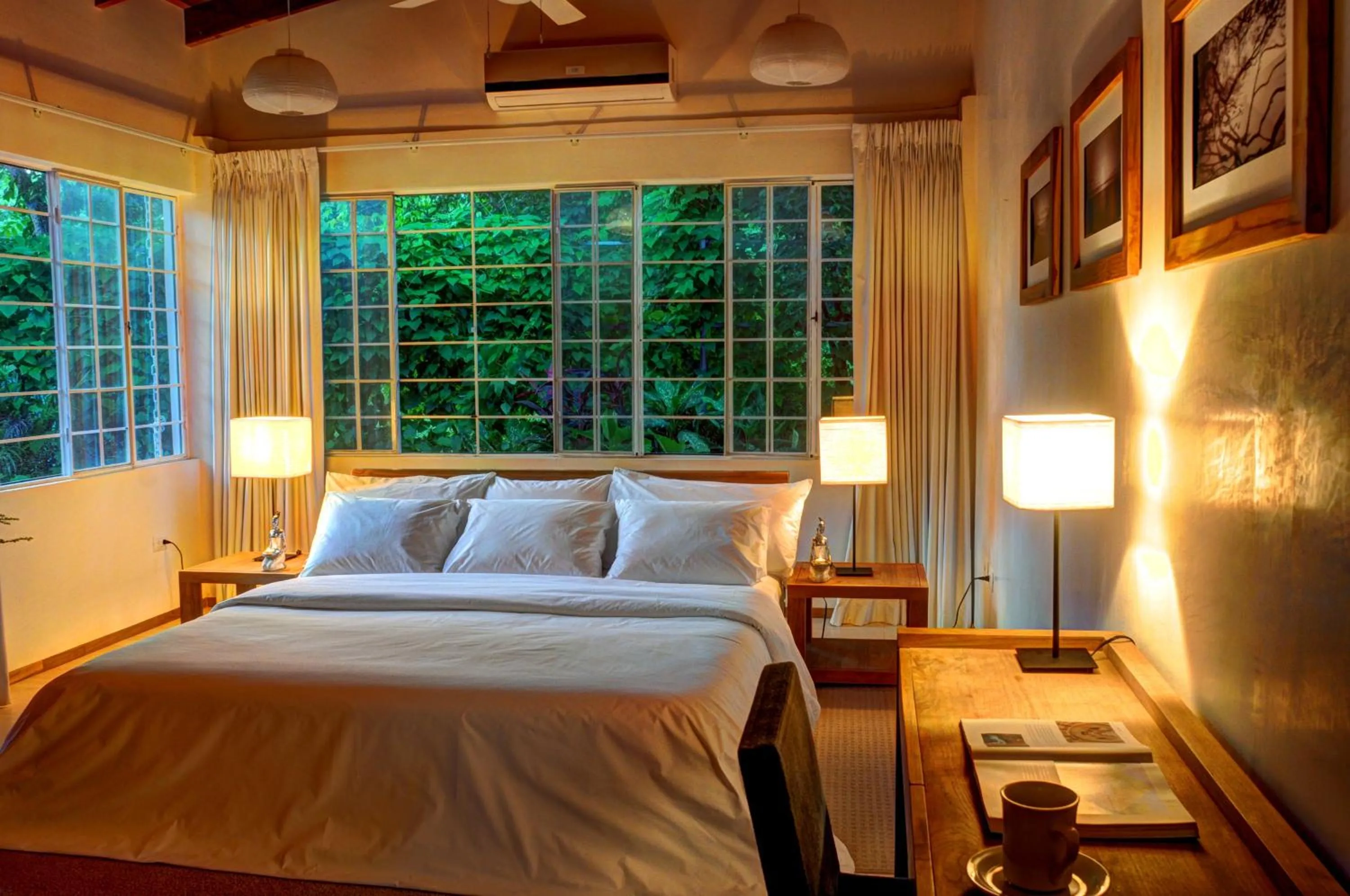 Bed in Moana Surf Resort