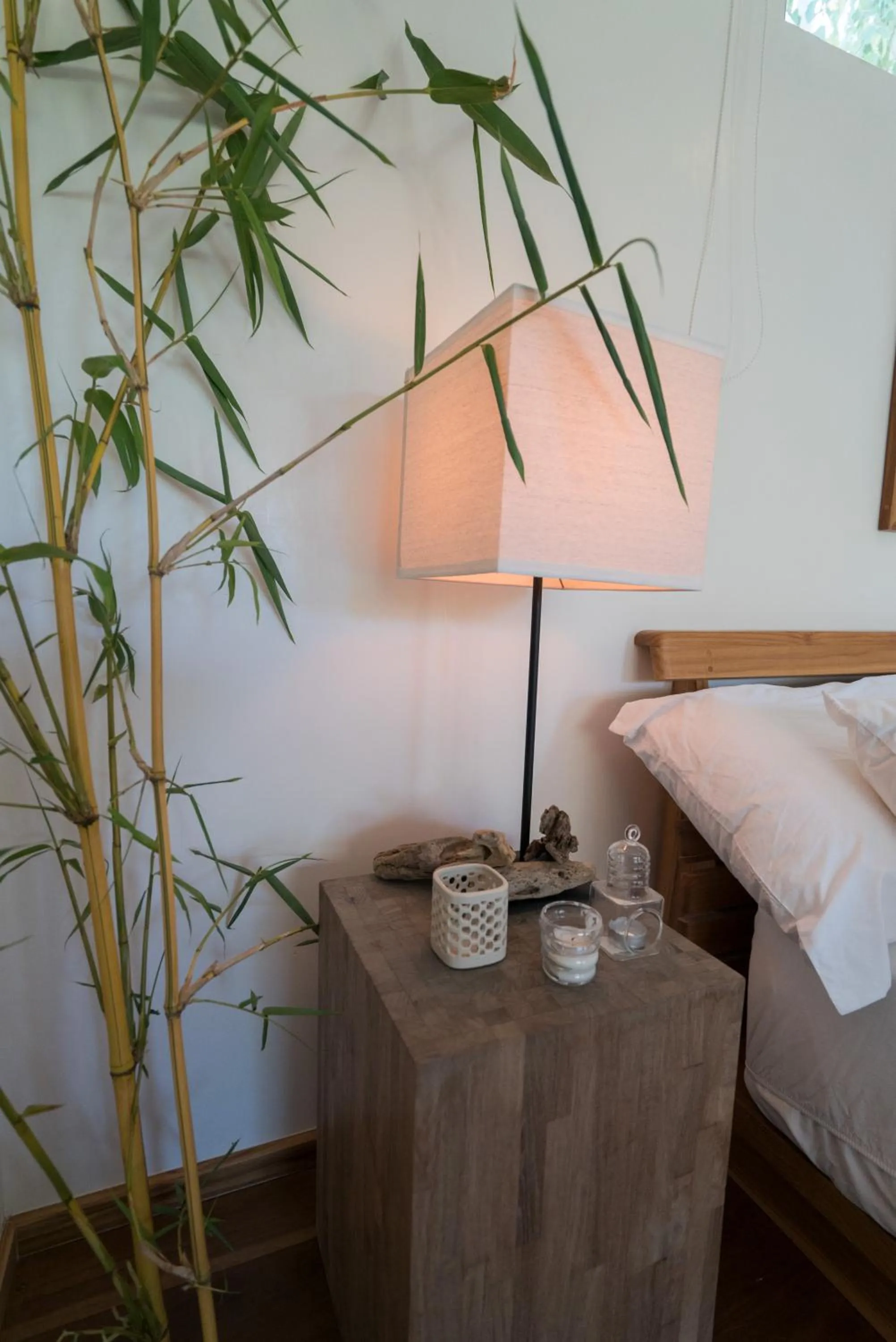 Decorative detail, Bed in Moana Surf Resort