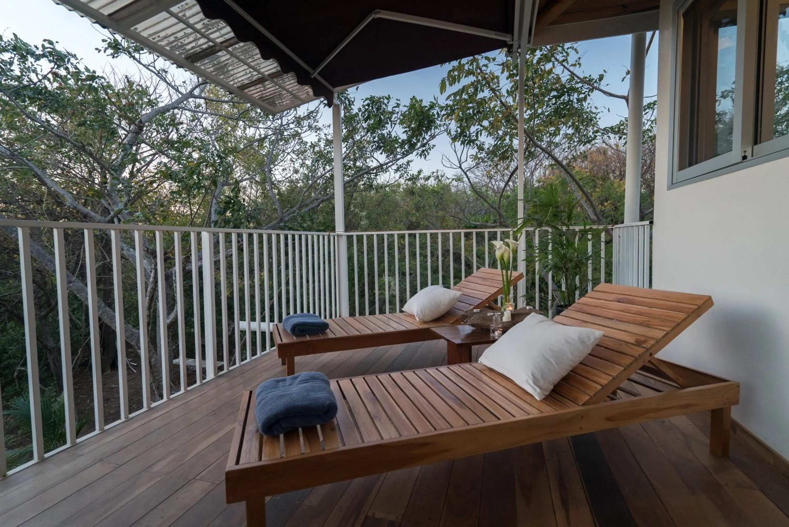 Balcony/Terrace in Moana Surf Resort