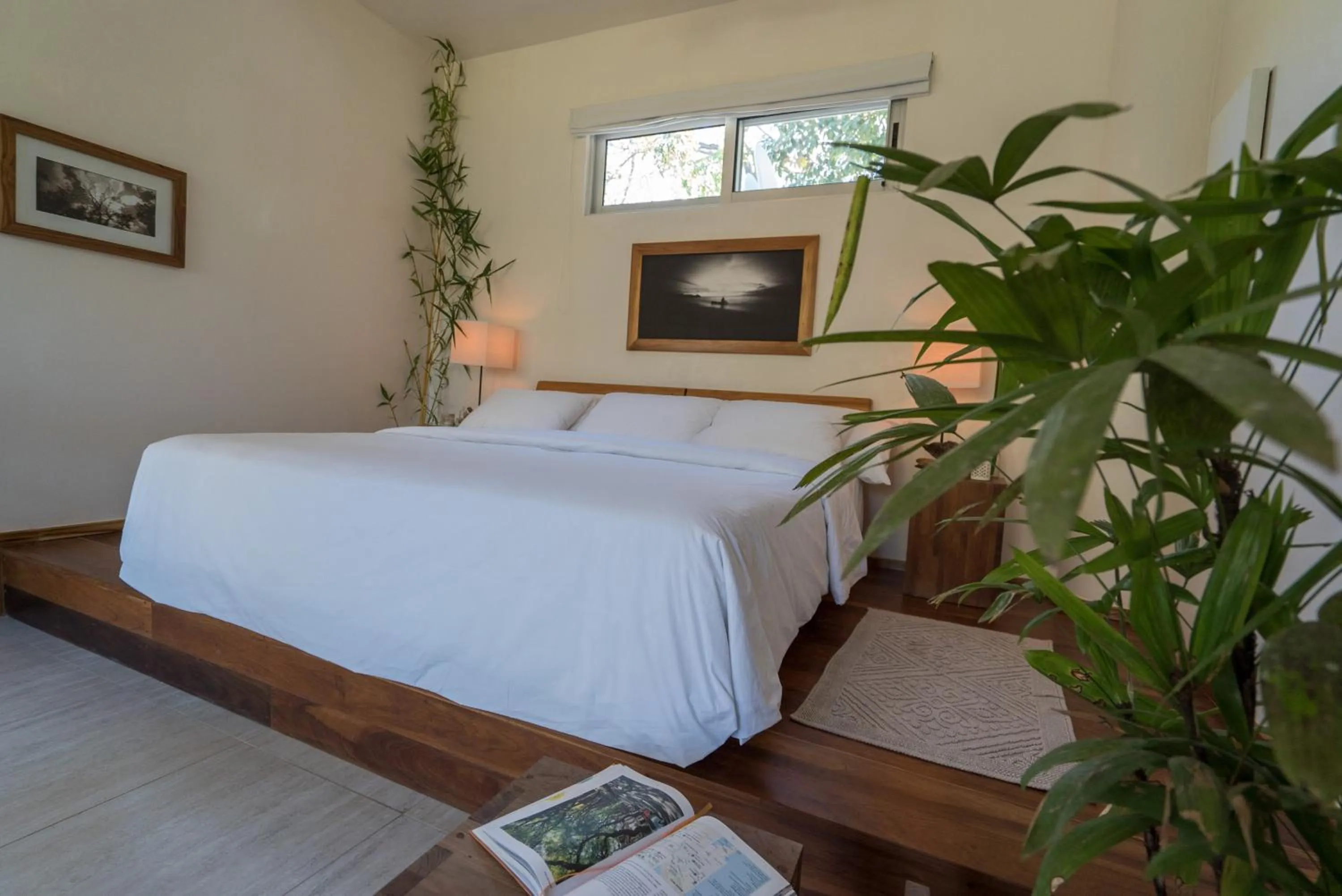Bedroom, Bed in Moana Surf Resort