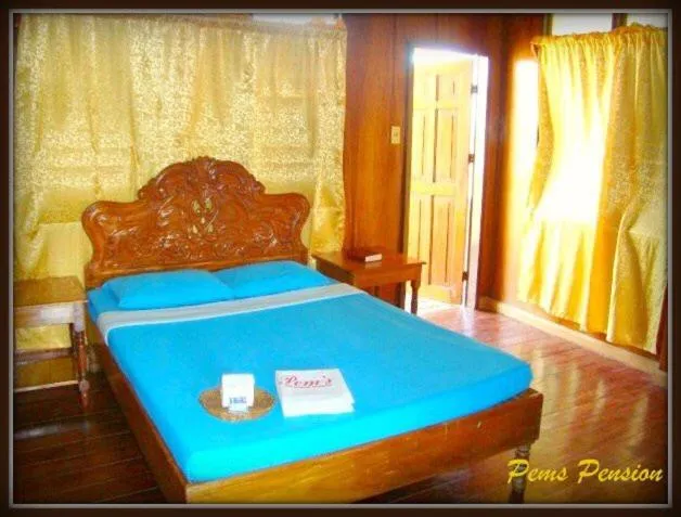 Bed in Pems Pension and Restaurant