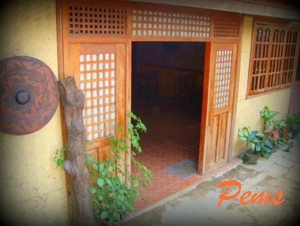 Facade/entrance in Pems Pension and Restaurant