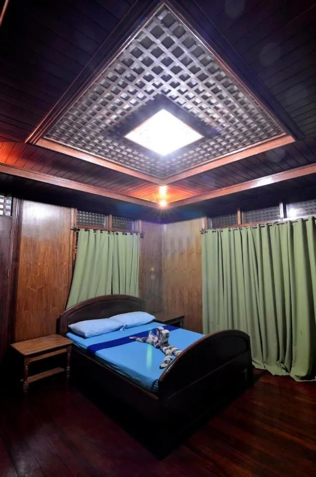 Bed in Pems Pension and Restaurant