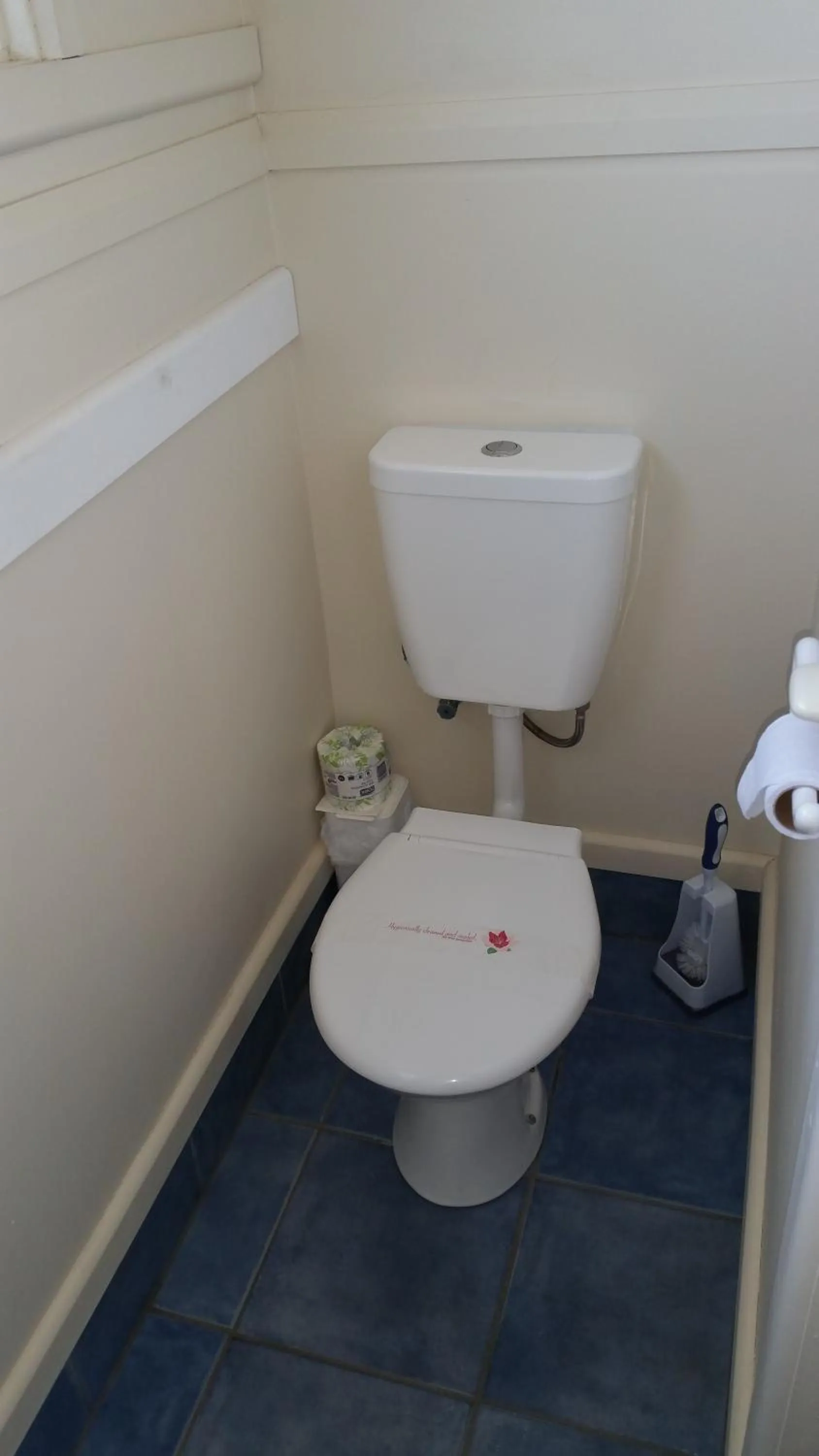 Bathroom in Kaniva Midway Motel