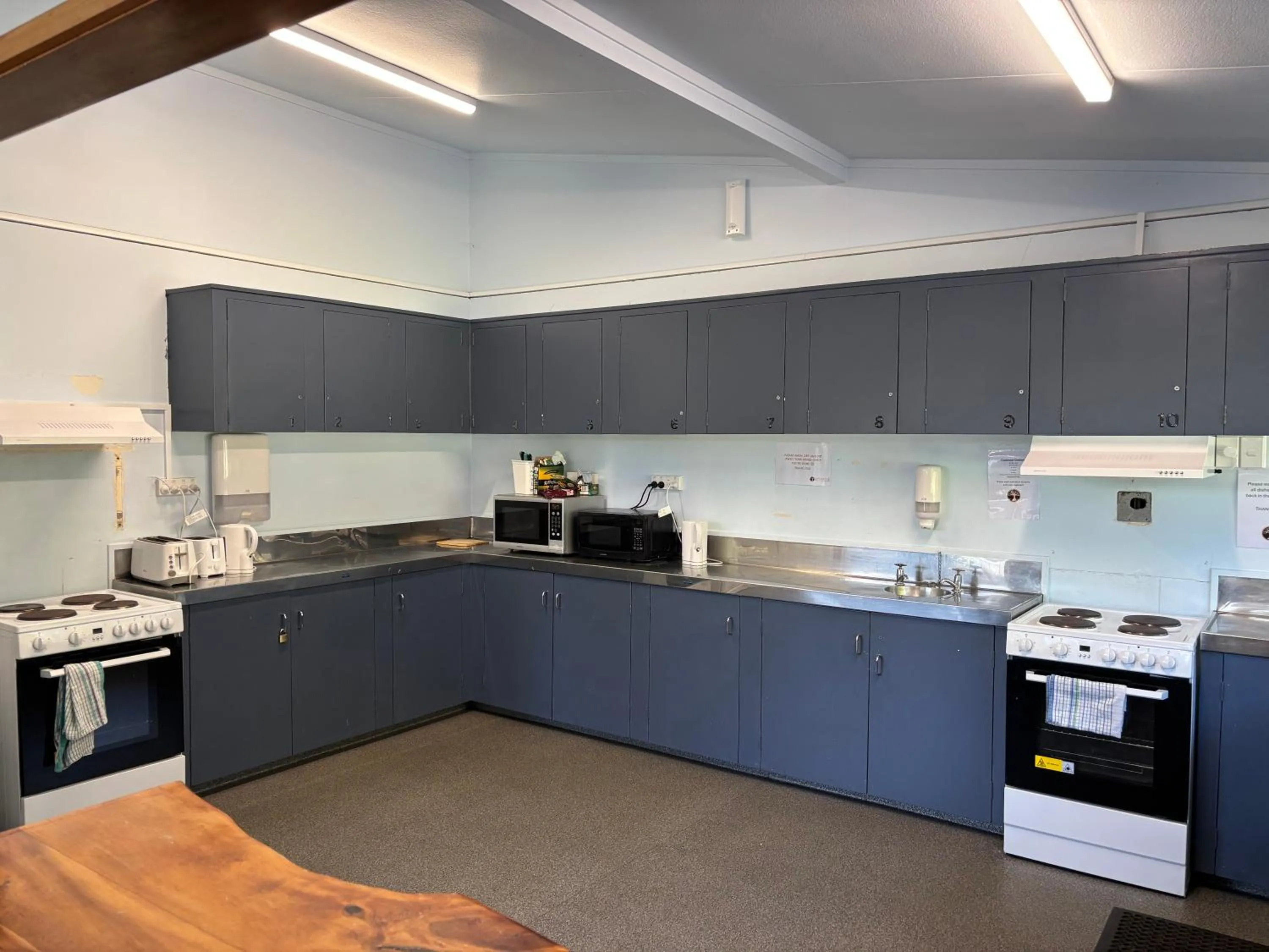 kitchen in Bay of Islands Holiday Park