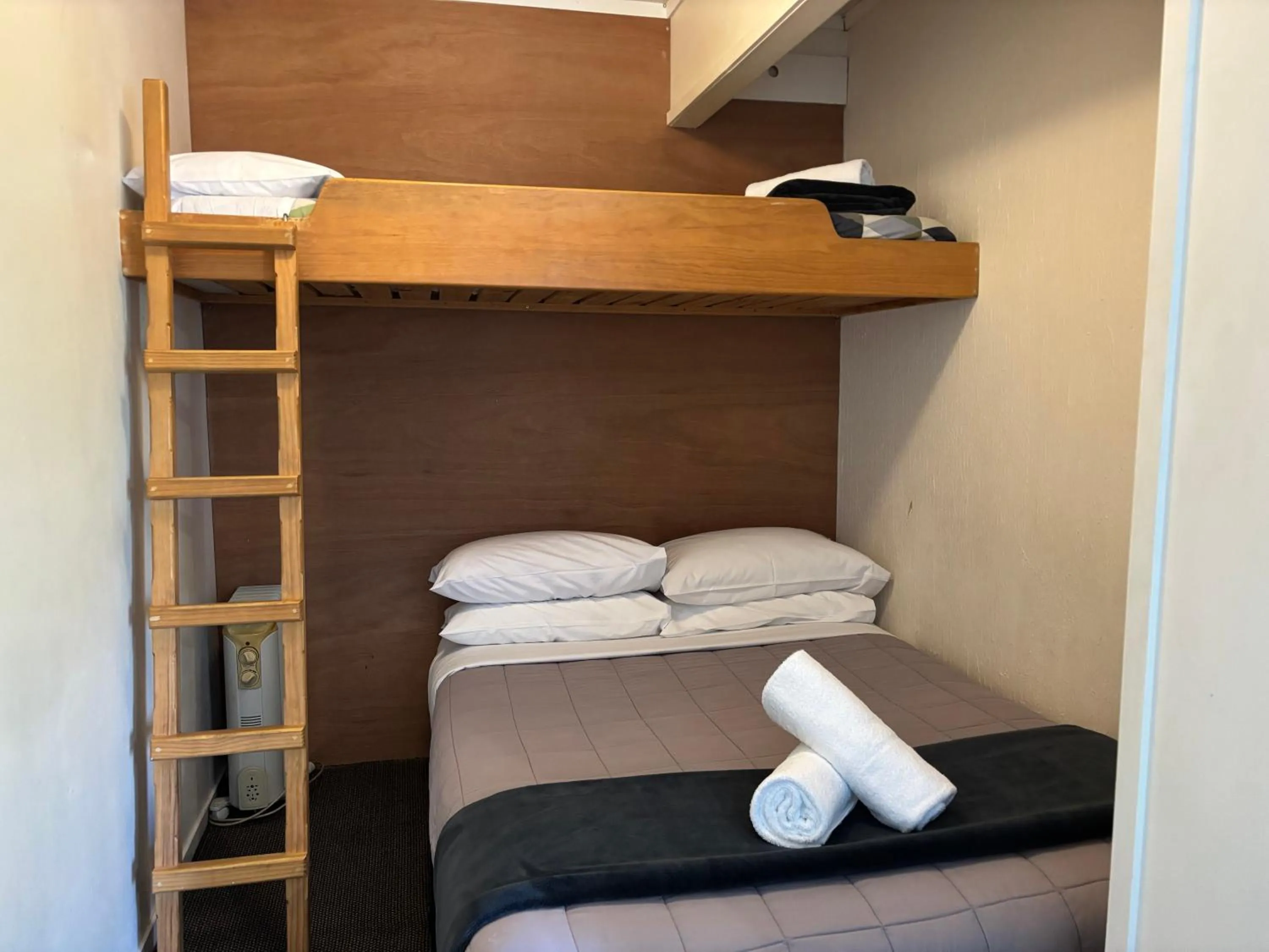 Bedroom, Bed in Bay of Islands Holiday Park