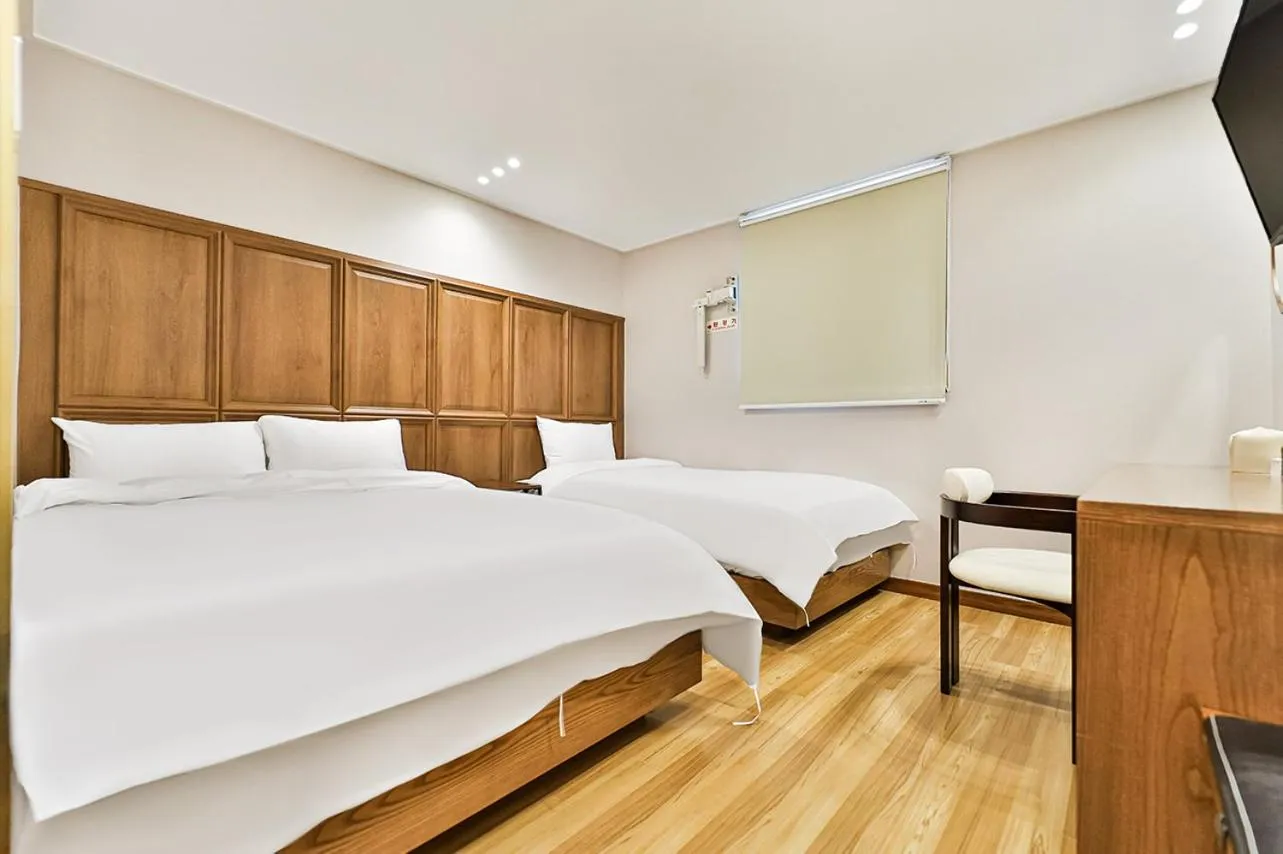 Deluxe Twin Room in Gyeongju Hotel Gonggan