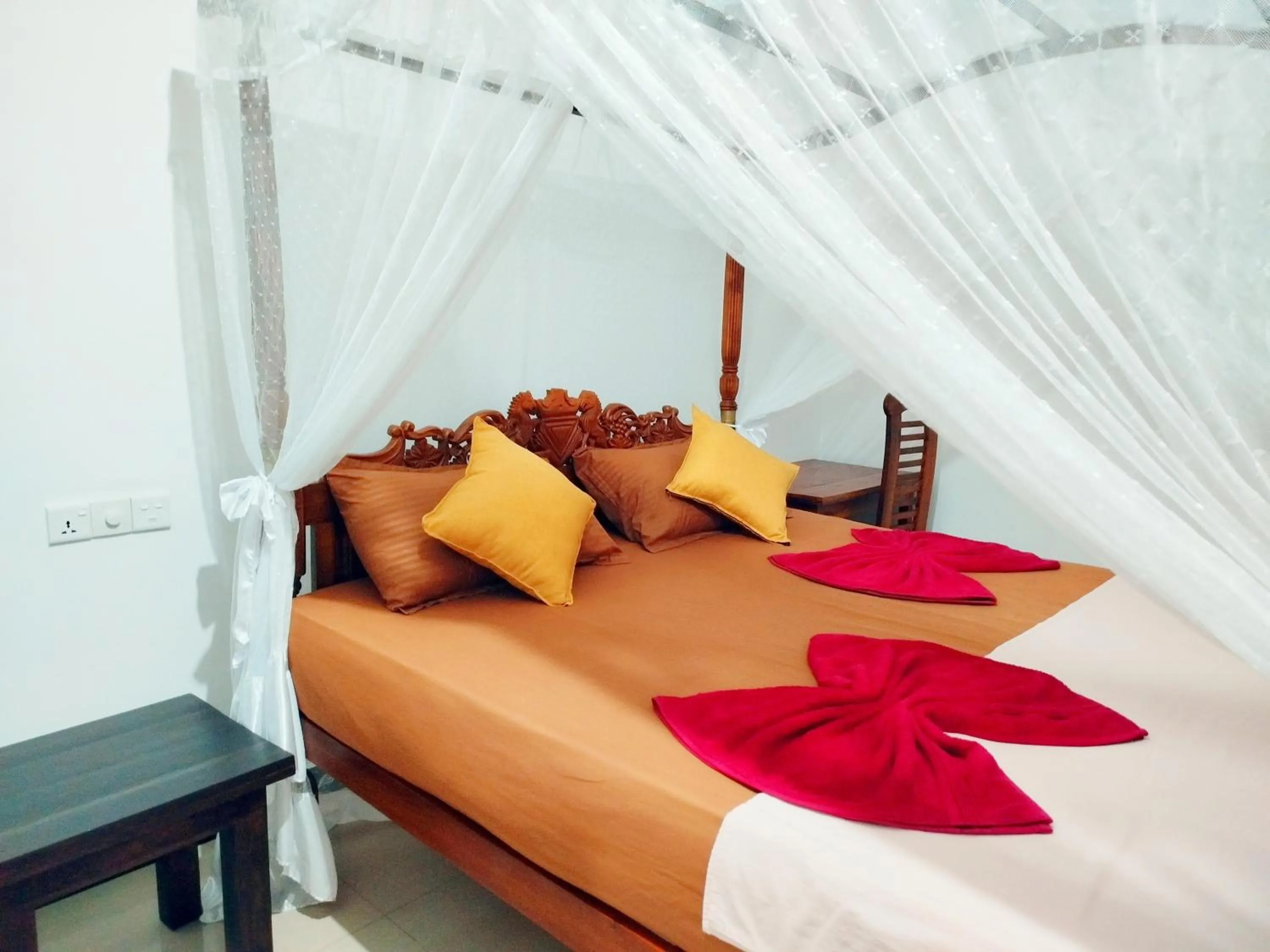 Bed in Brave resort Mirissa