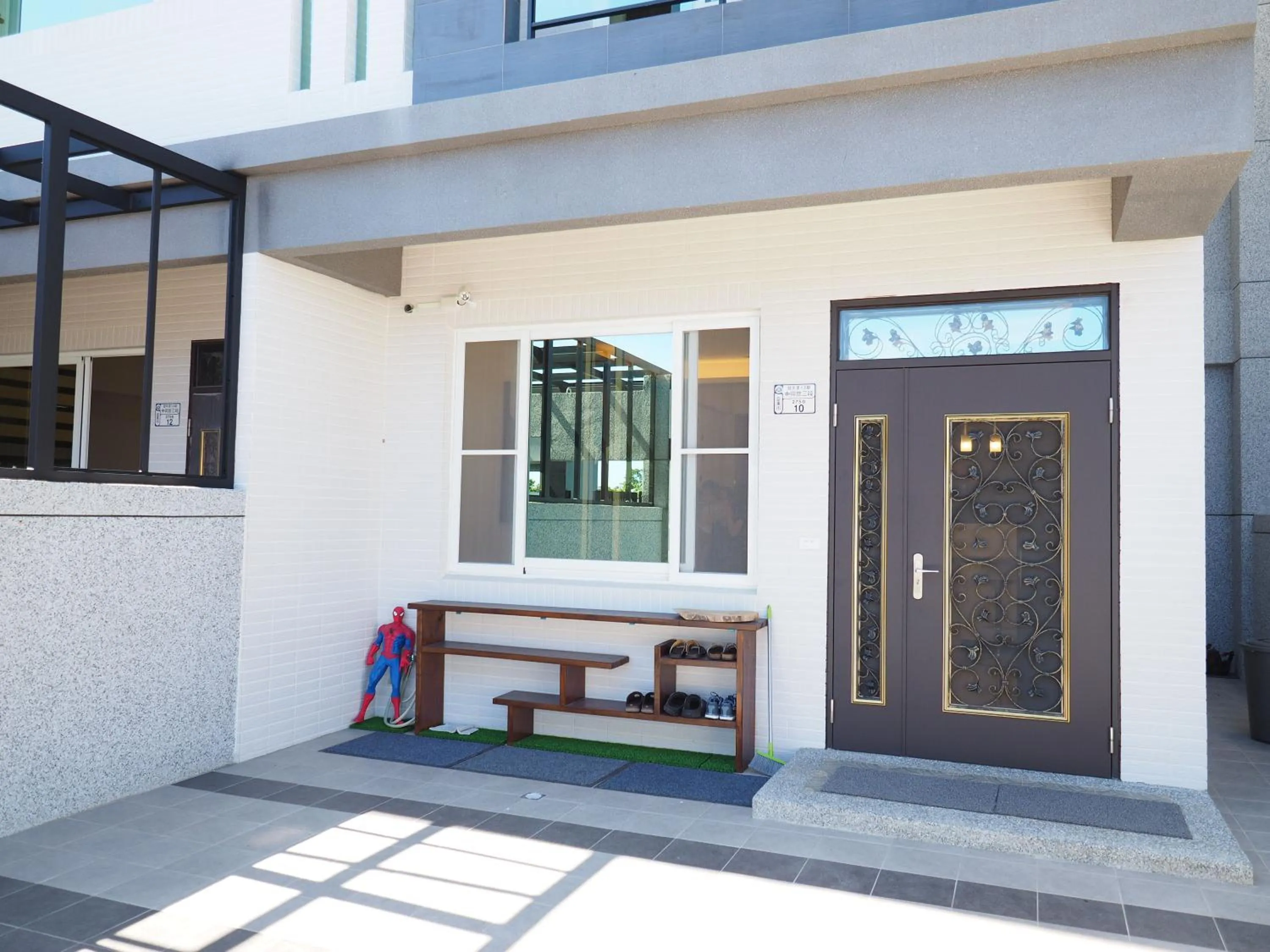 Facade/entrance in Love and Peace B&B