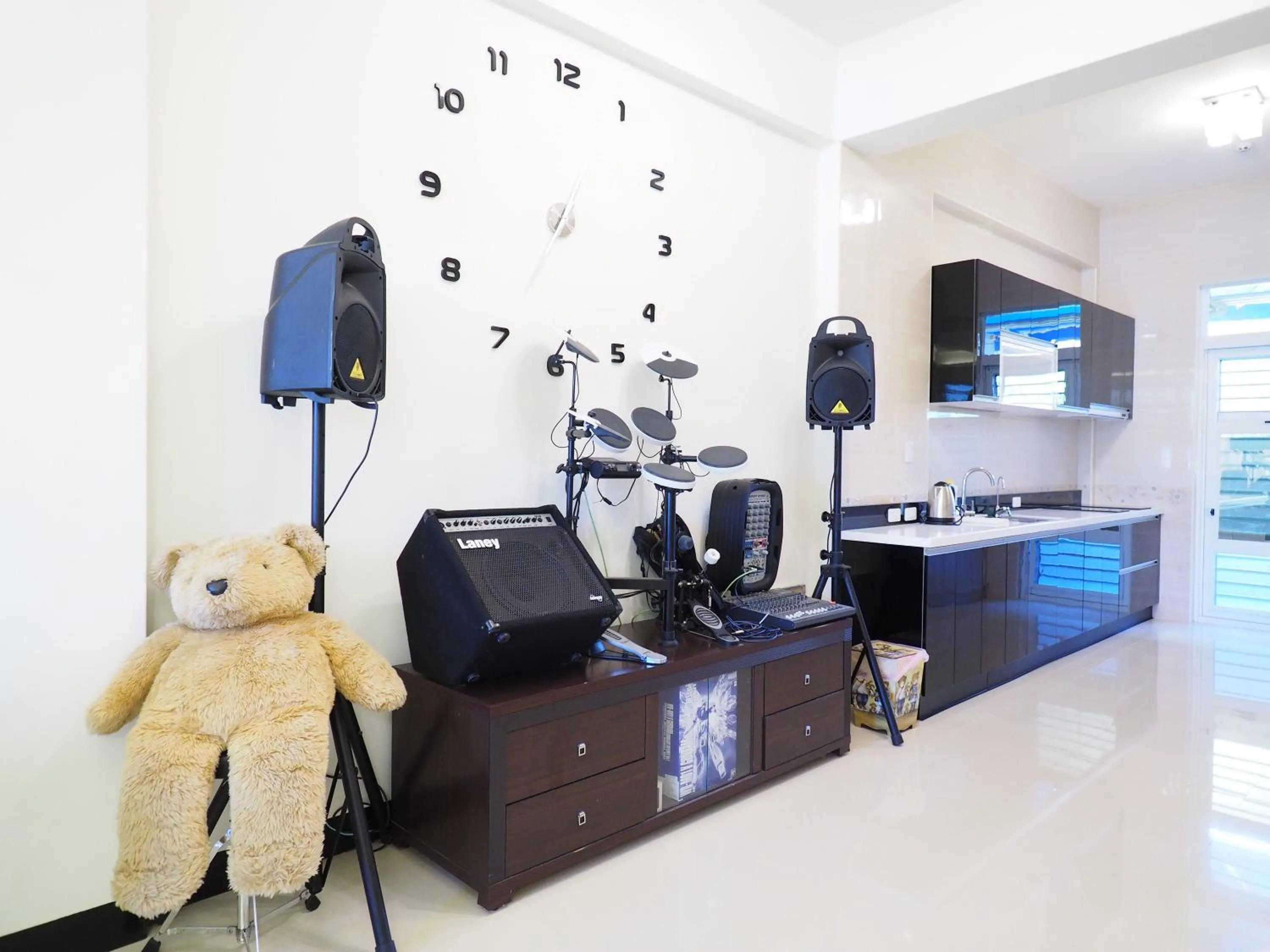 Communal kitchen in Love and Peace B&B