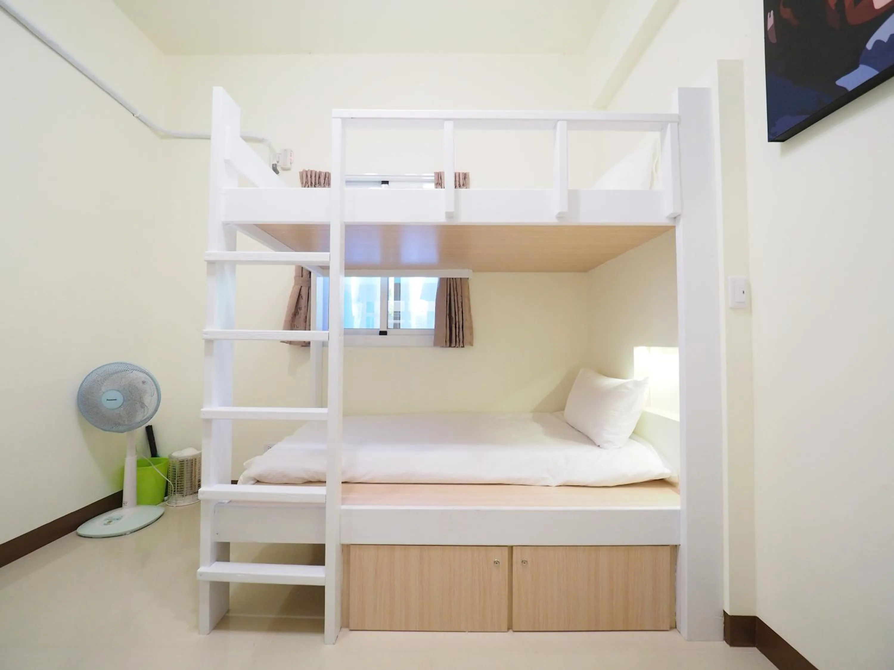 Bedroom, Bed in Love and Peace B&B