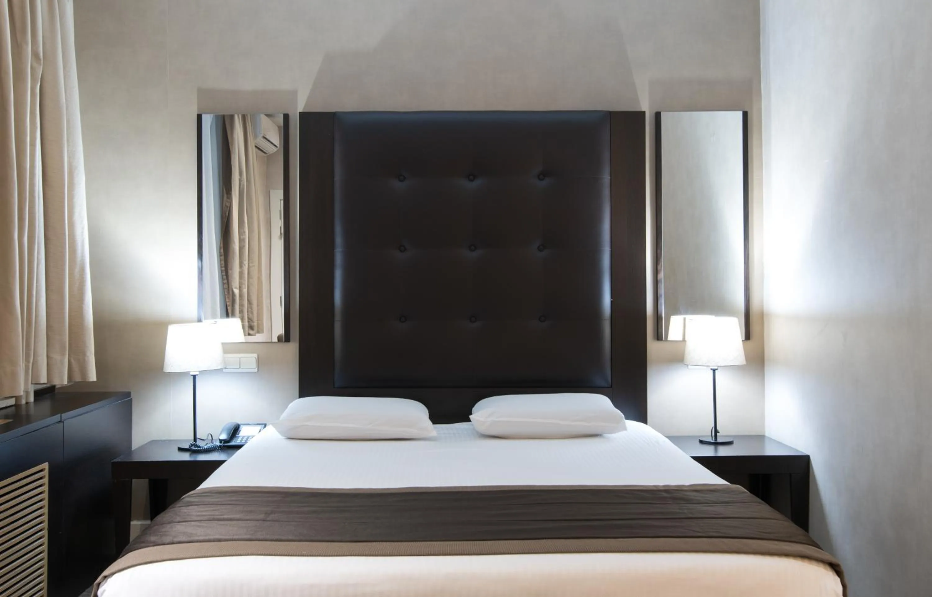 Bed in Hotel Chambord