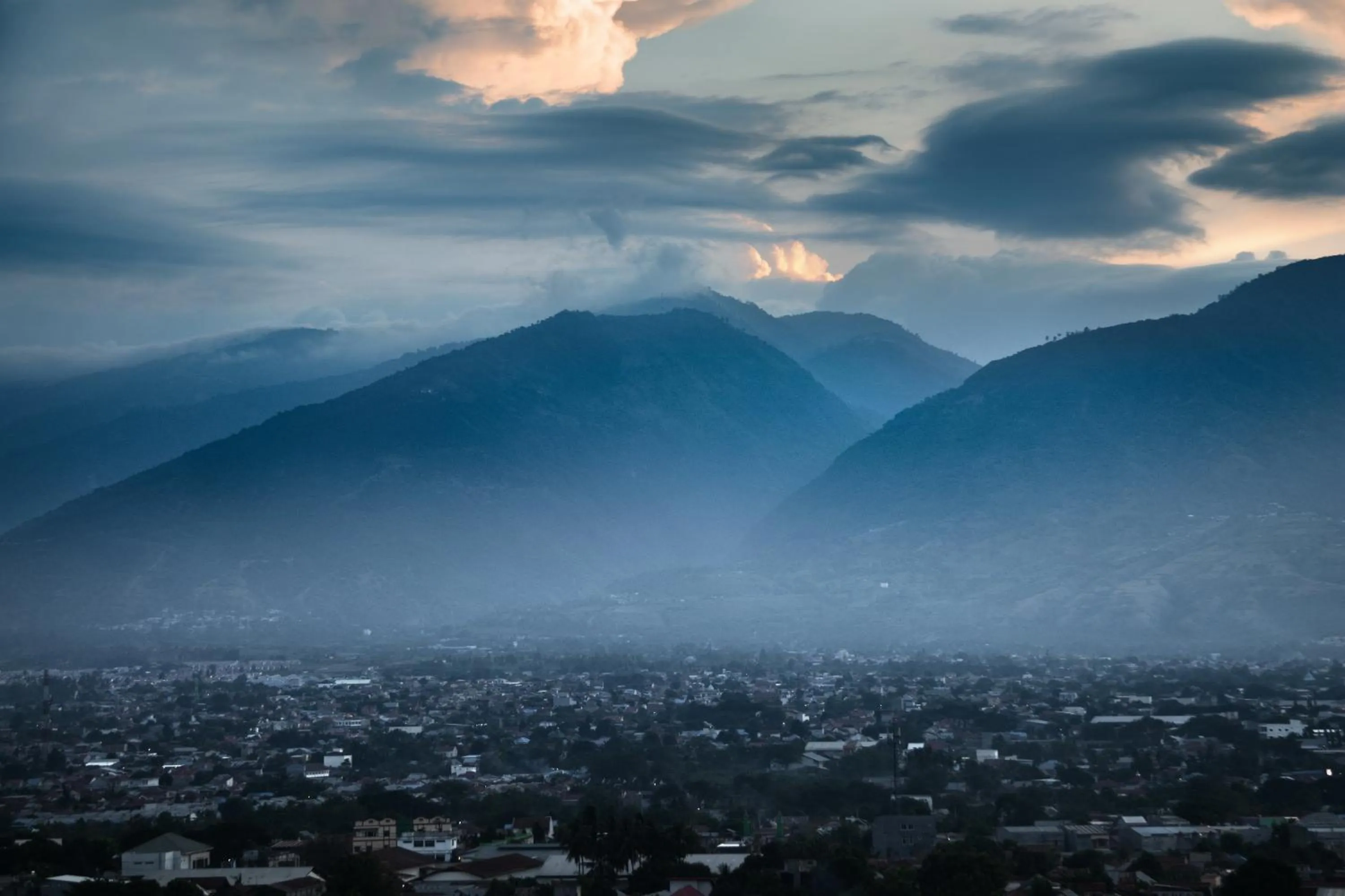 Mountain view in Best Western Plus Coco Palu