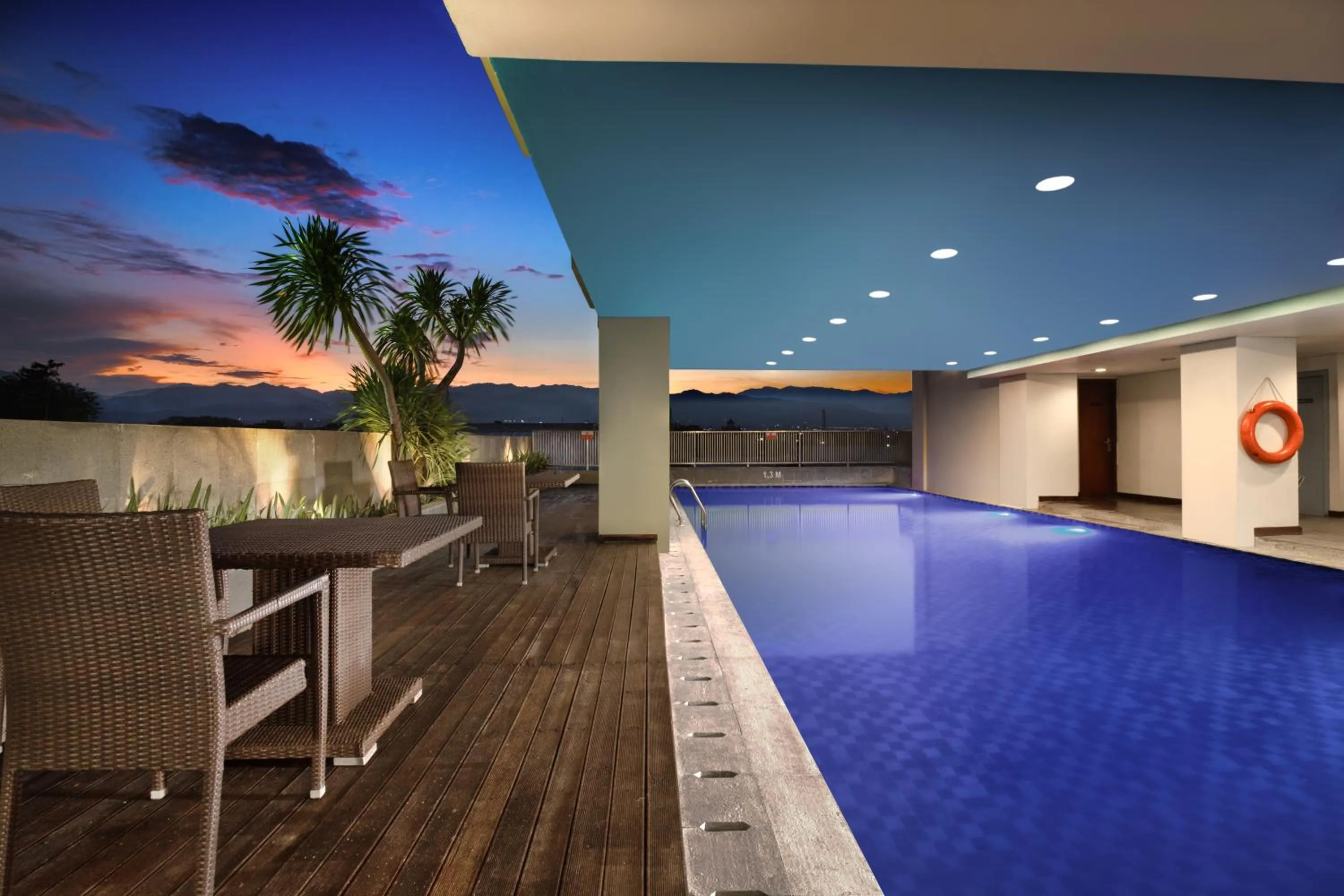 Swimming pool in Best Western Plus Coco Palu