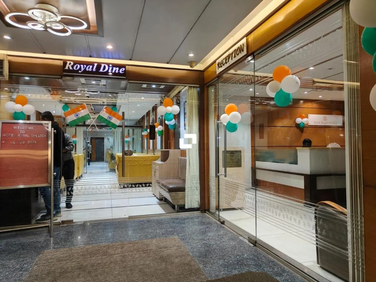 Restaurant/places to eat in Hotel Royal Shelter