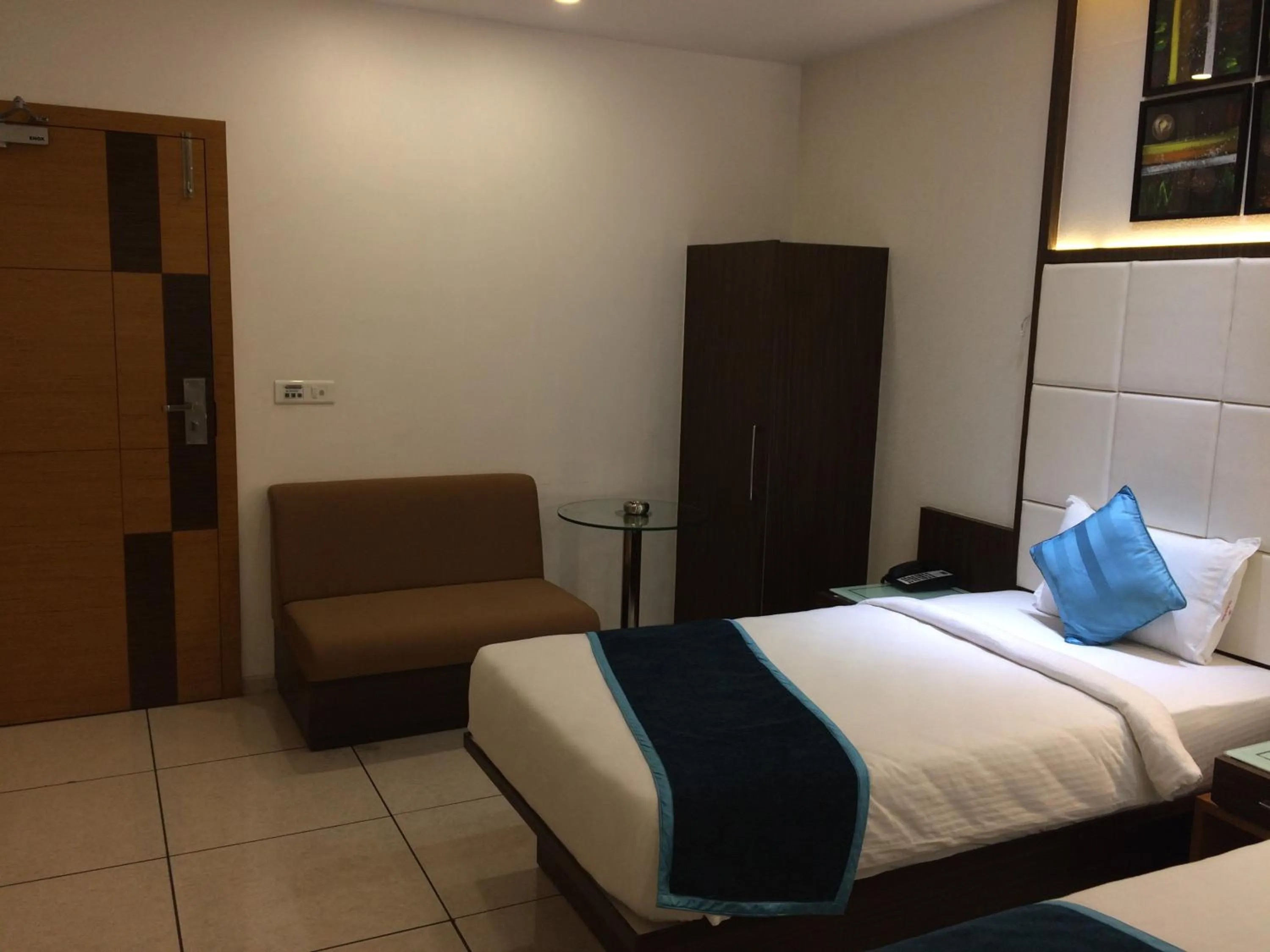 Bedroom, Bed in Hotel Royal Shelter