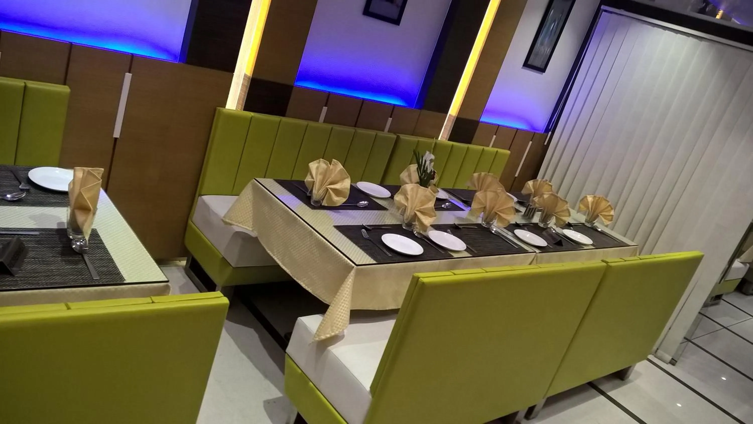 Restaurant/places to eat in Hotel Royal Shelter