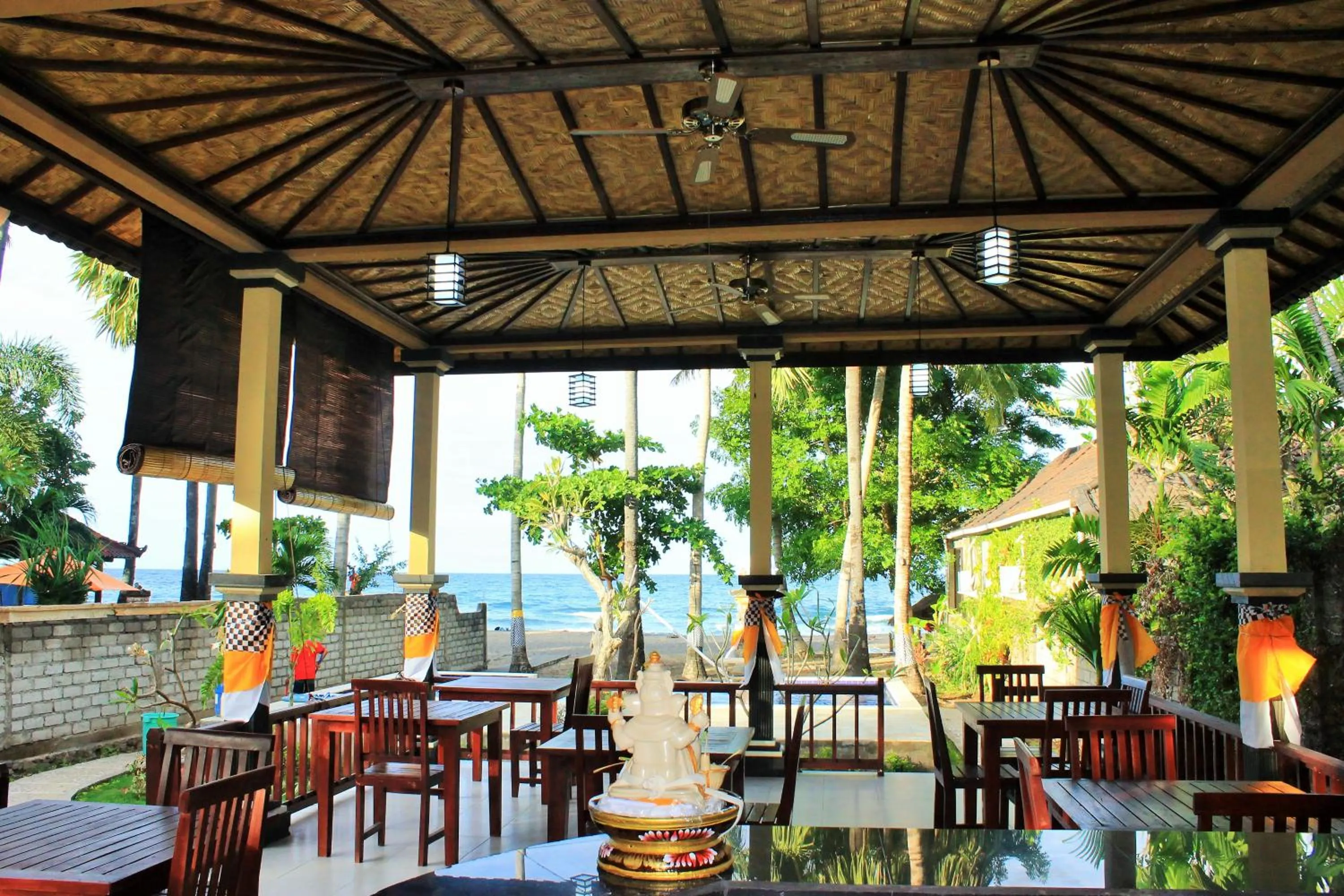 Restaurant/places to eat in Bintang Beach Villa