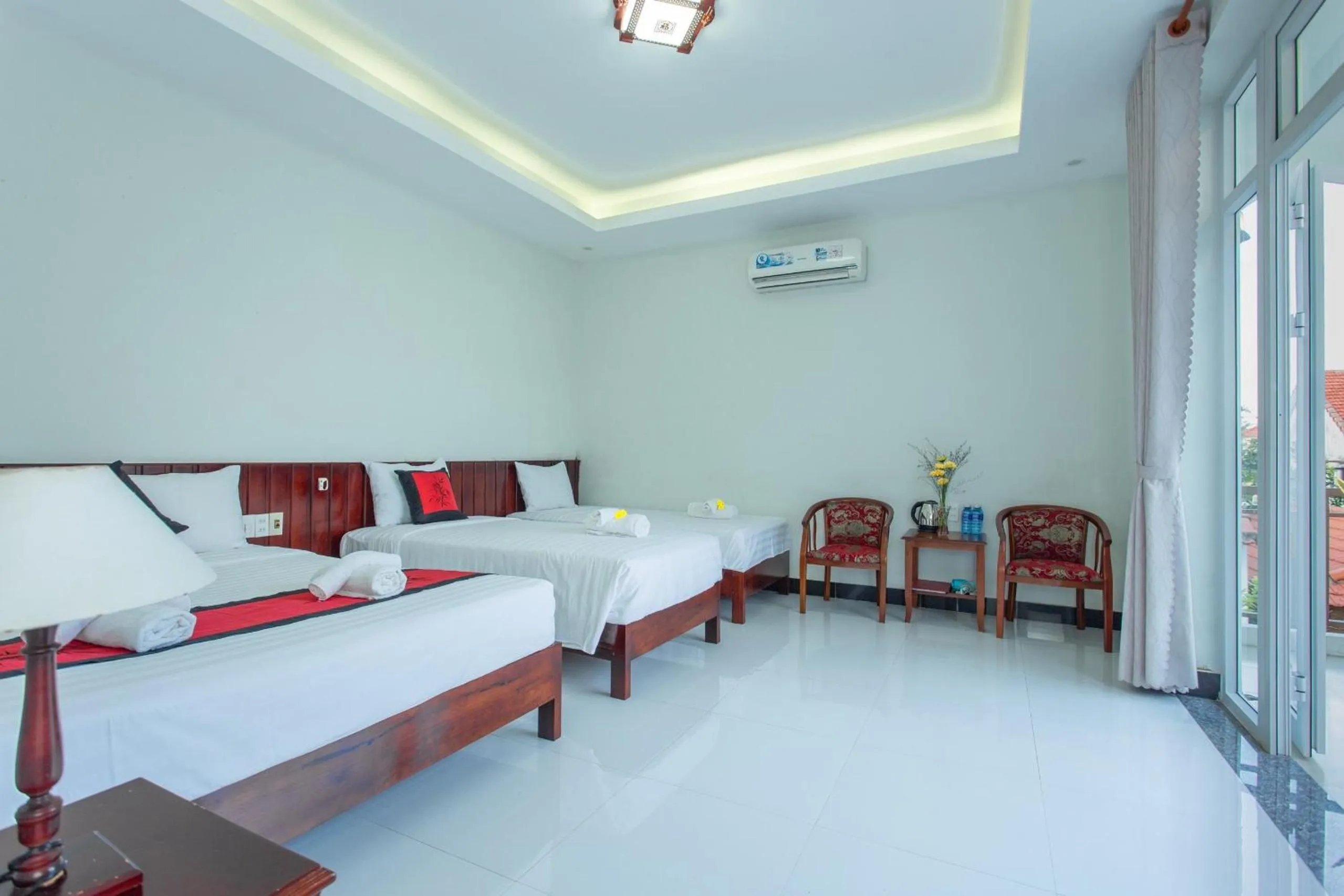 Photo of the whole room, Bed in La Uy Villa