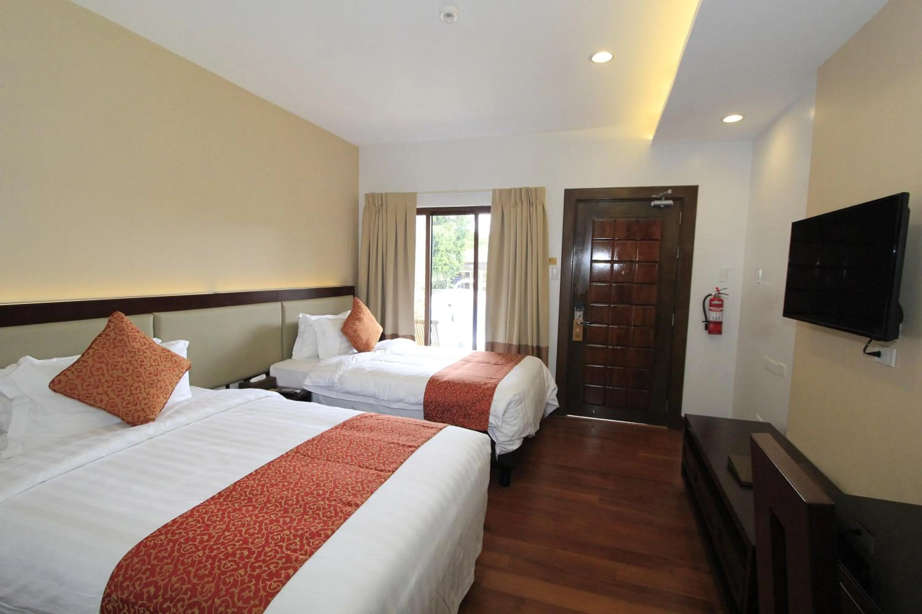 Photo of the whole room, Bed in Coron Soleil Garden Resort