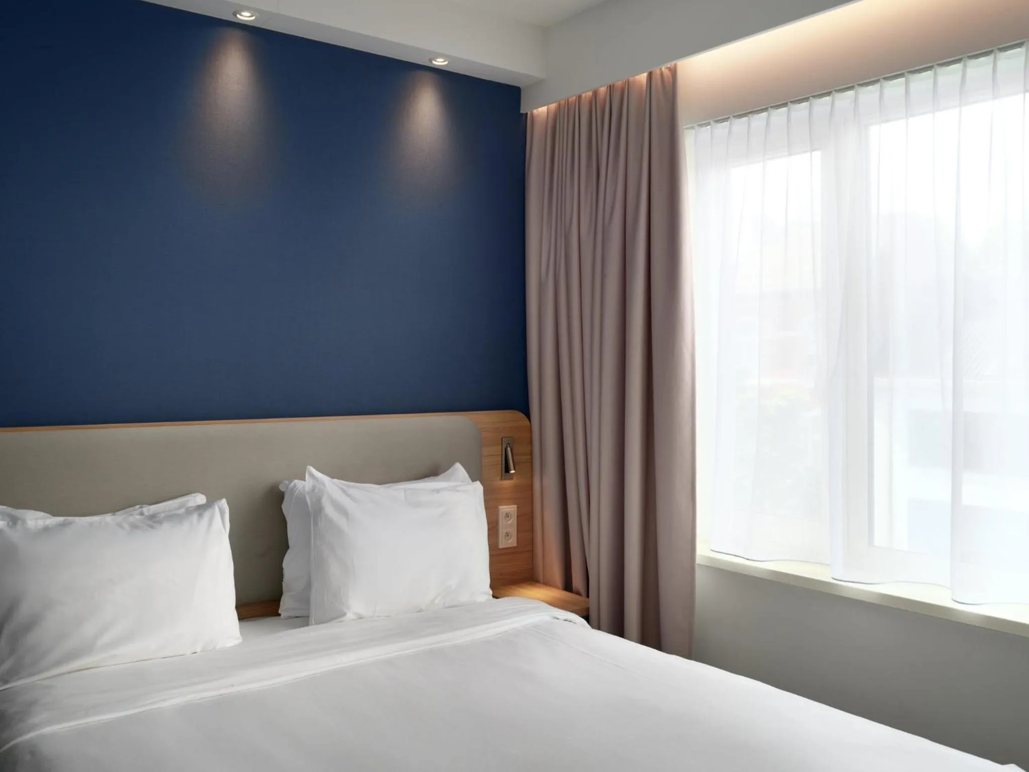 Photo of the whole room, Bed in Holiday Inn Express Hasselt by IHG