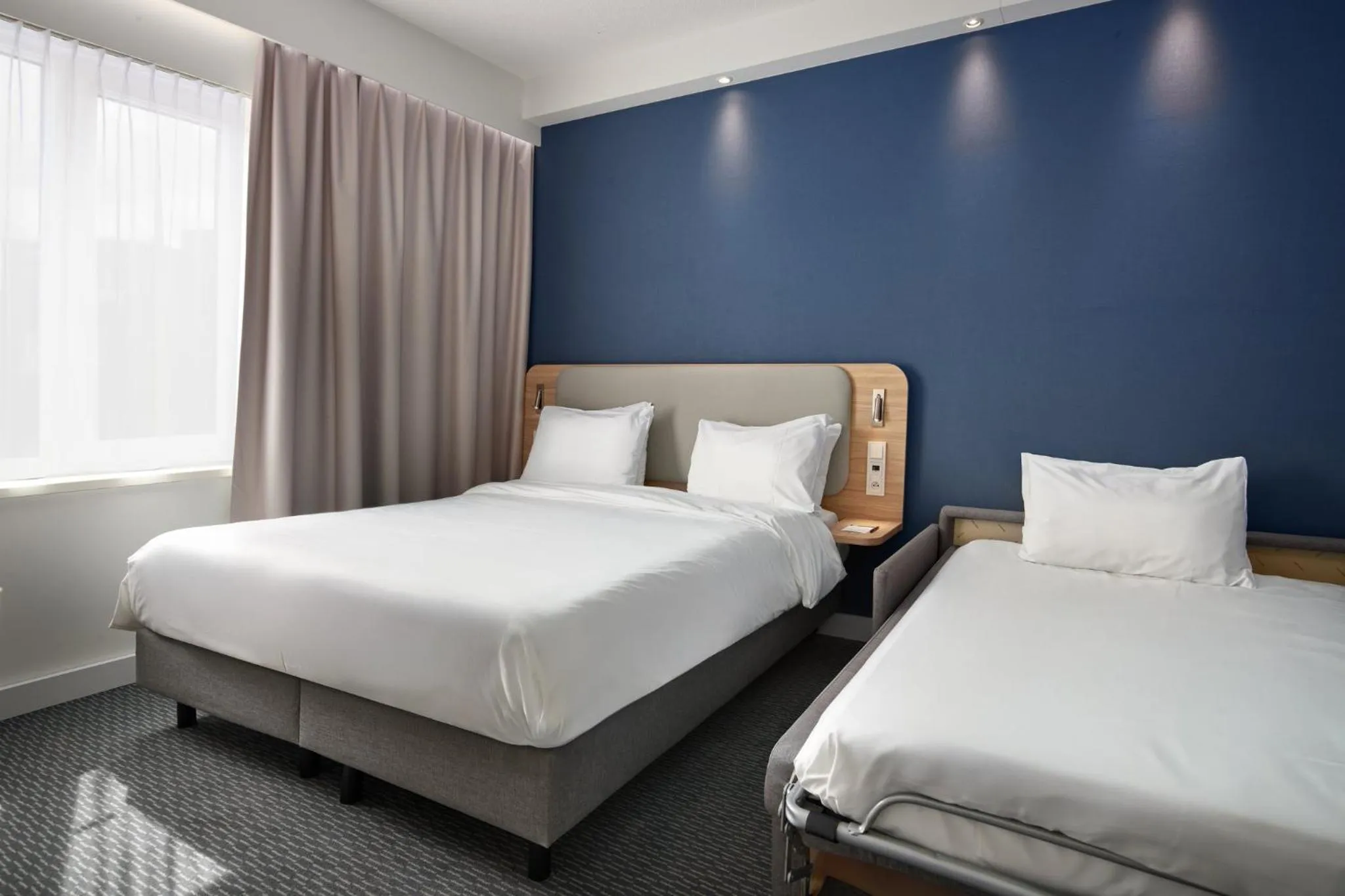 Photo of the whole room, Bed in Holiday Inn Express Hasselt by IHG
