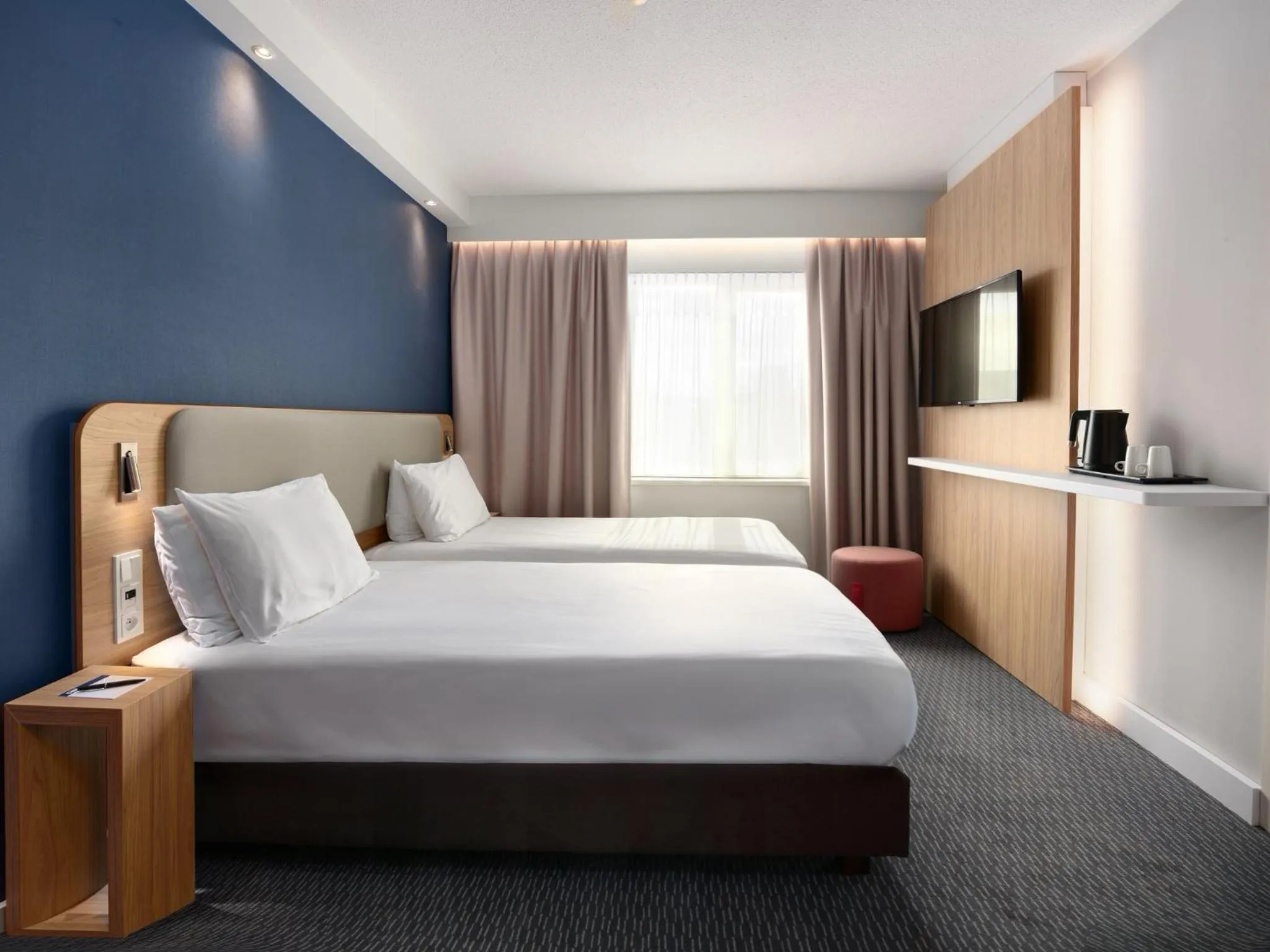 Photo of the whole room, Bed in Holiday Inn Express Hasselt by IHG