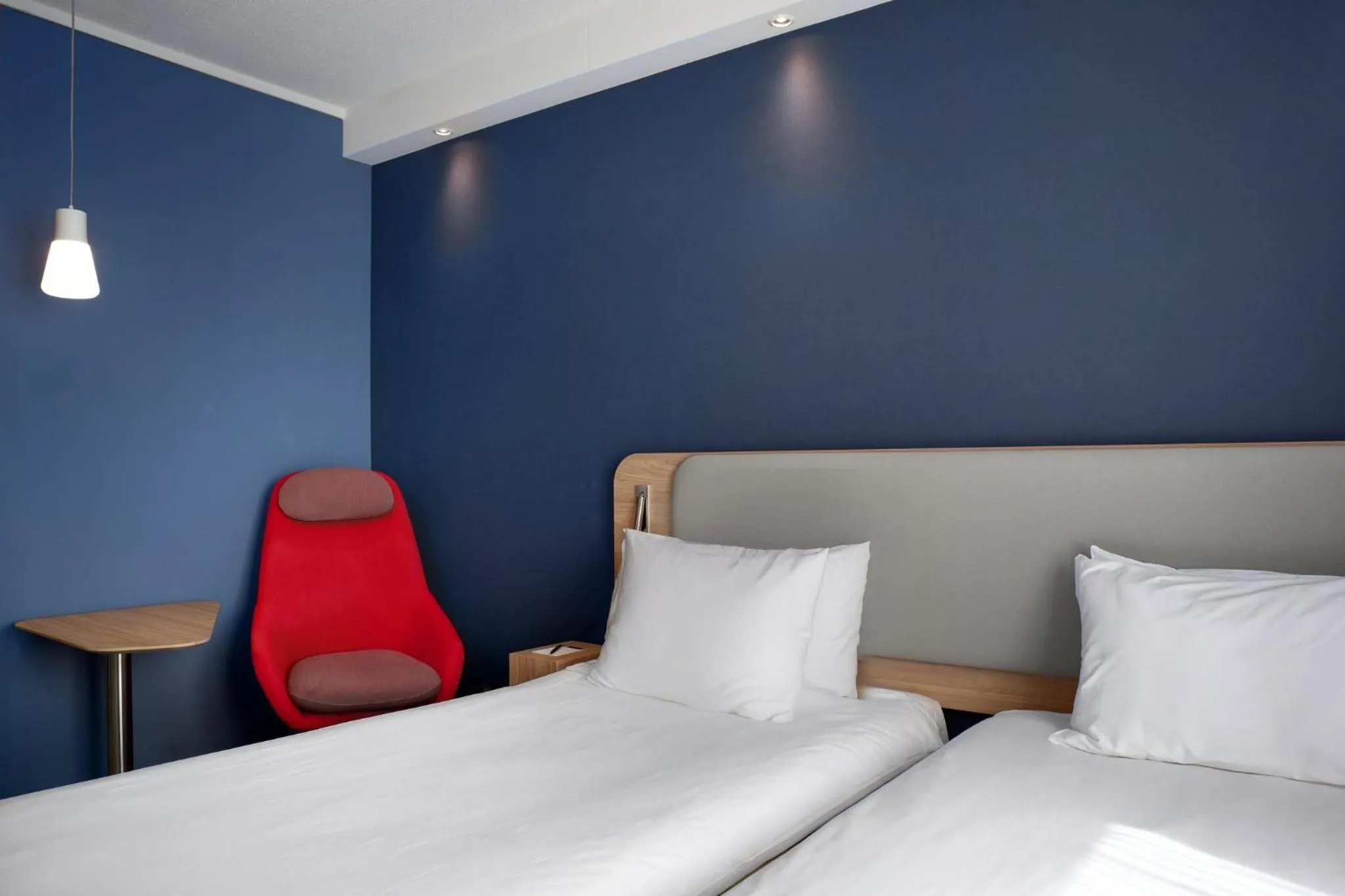 Photo of the whole room, Bed in Holiday Inn Express Hasselt by IHG