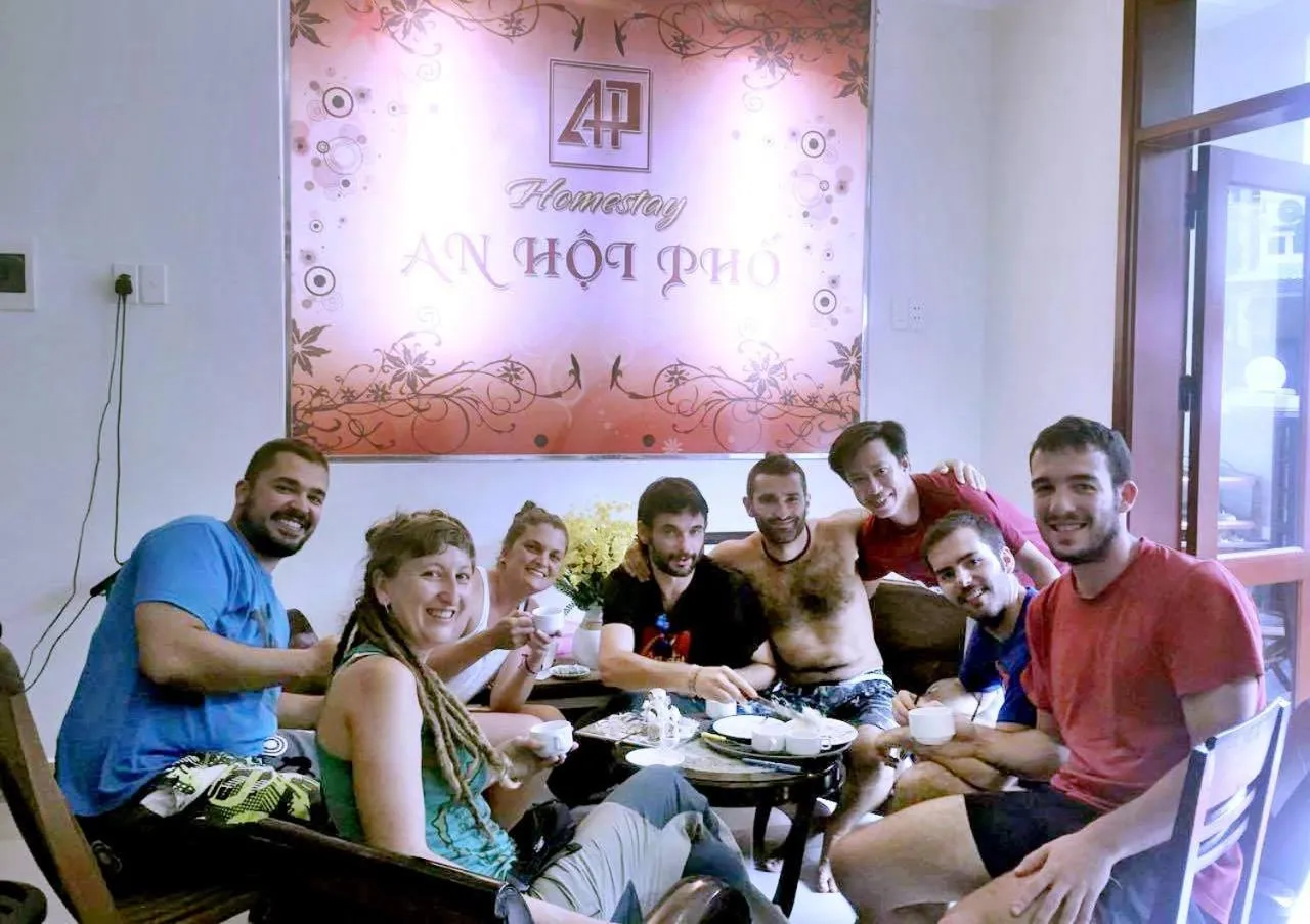 Evening entertainment in An Hoi Town Homestay