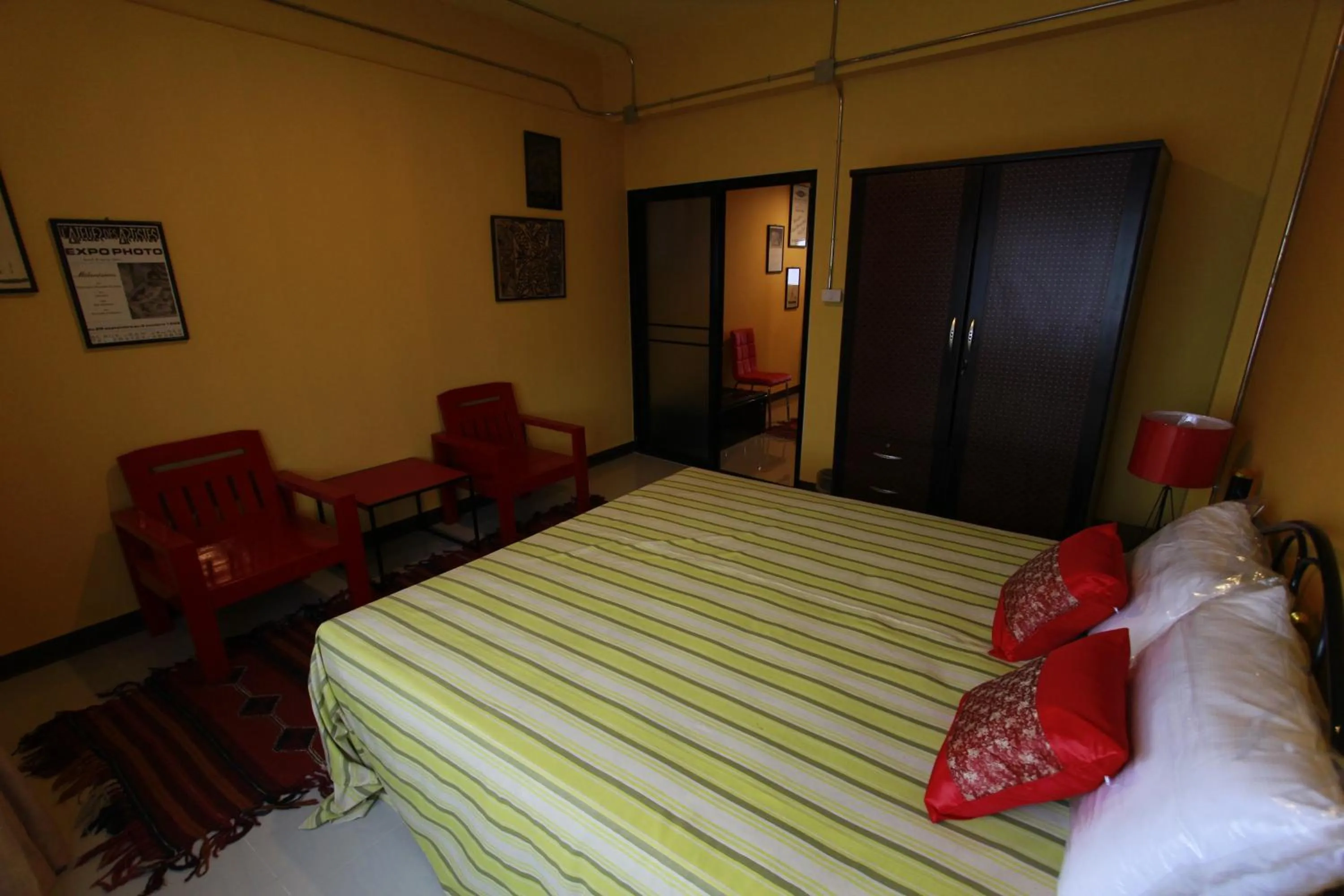 Bedroom, Bed in Chez Pom