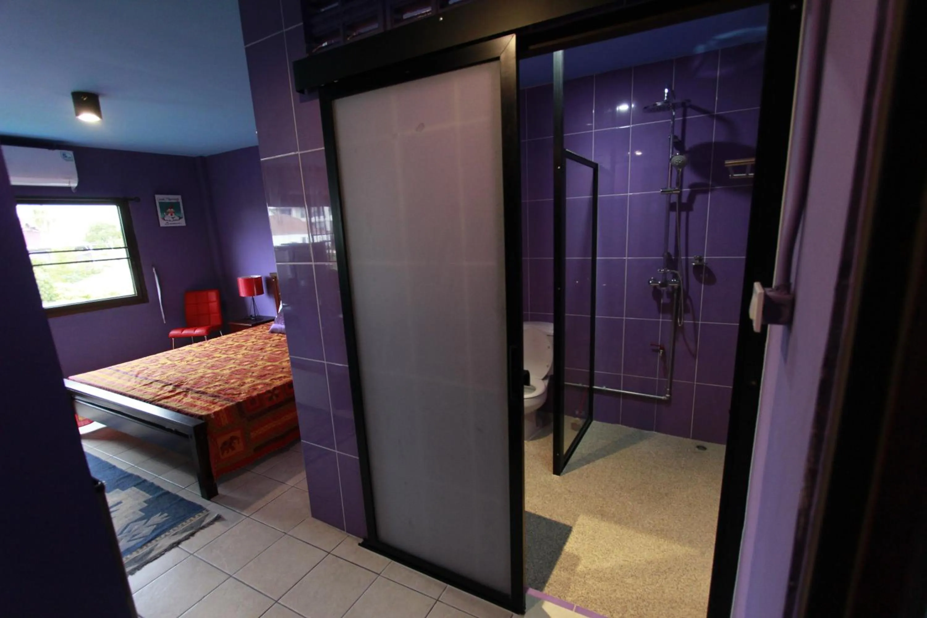 Bathroom, Bed in Chez Pom