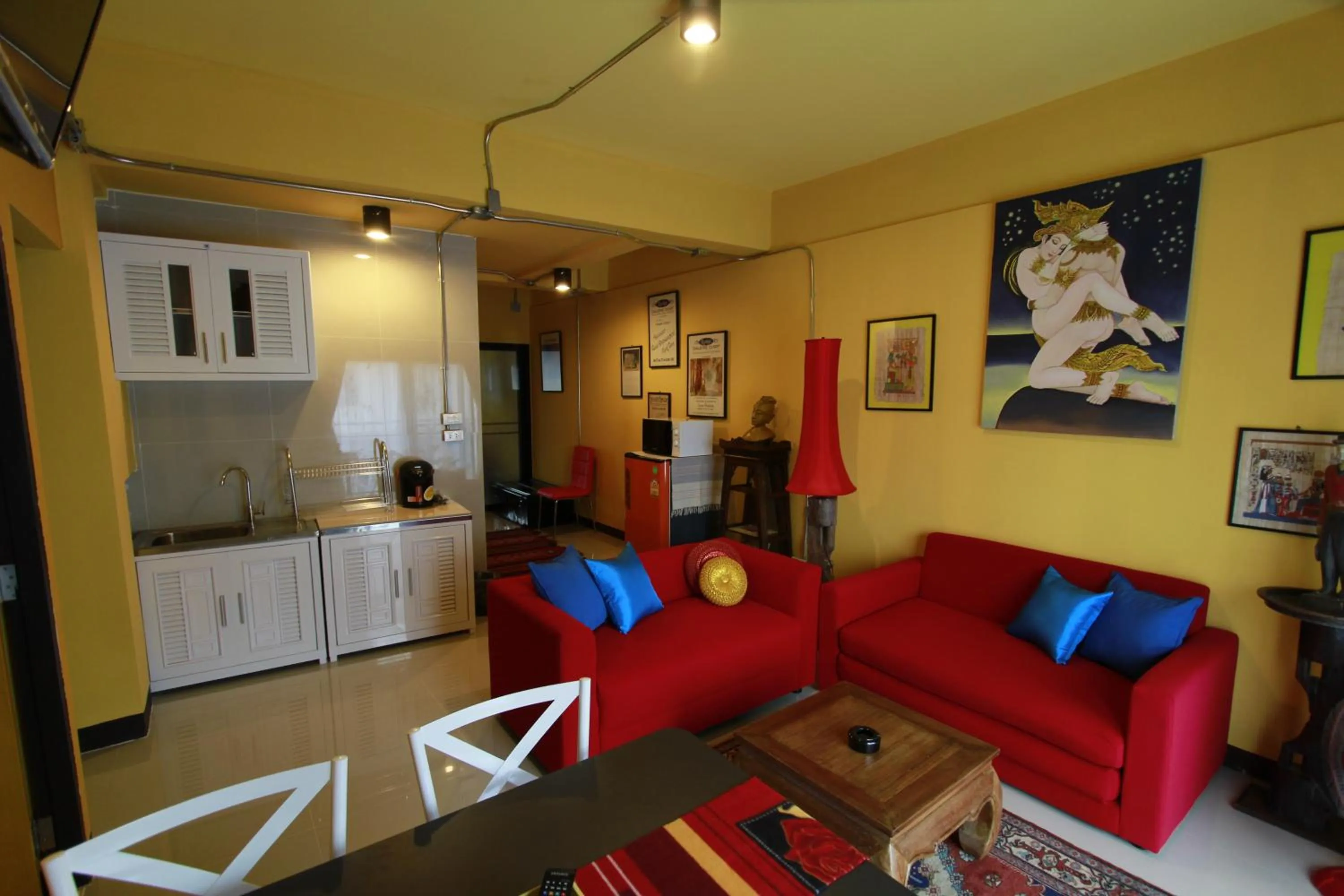 Communal lounge/ TV room in Chez Pom