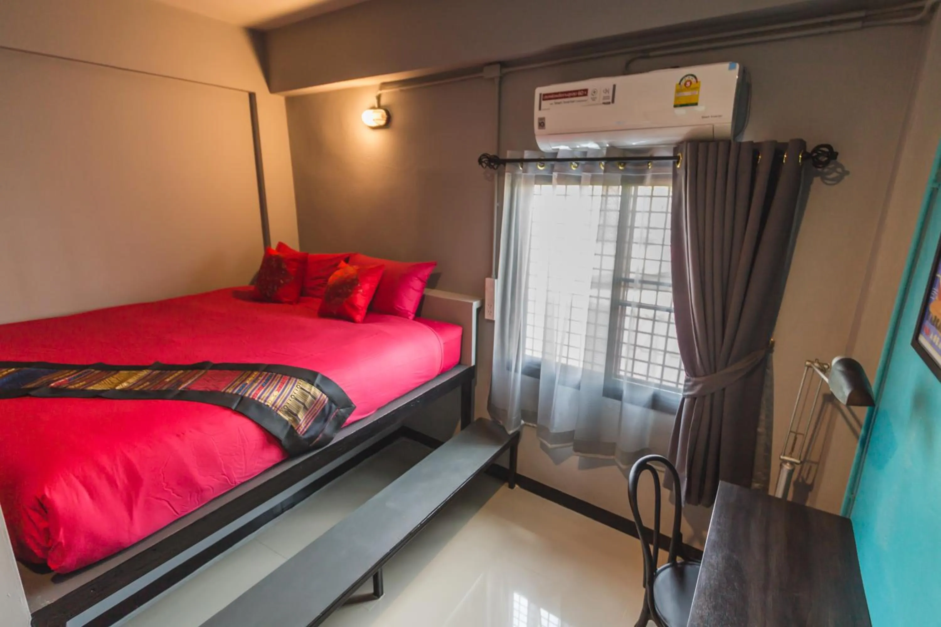 Bedroom, Bed in Chez Pom